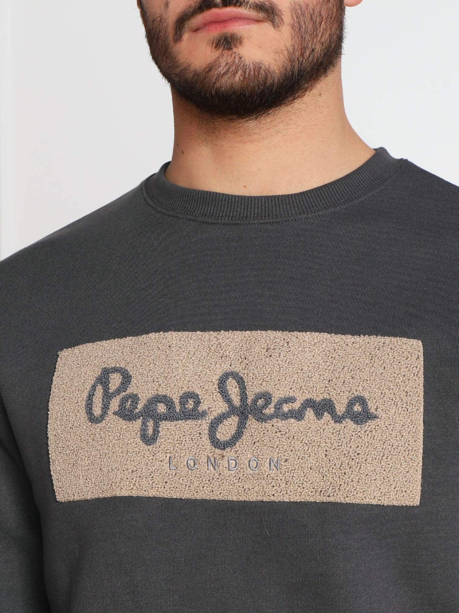 detail Pepe Jeans šedá pánská Sean mikina