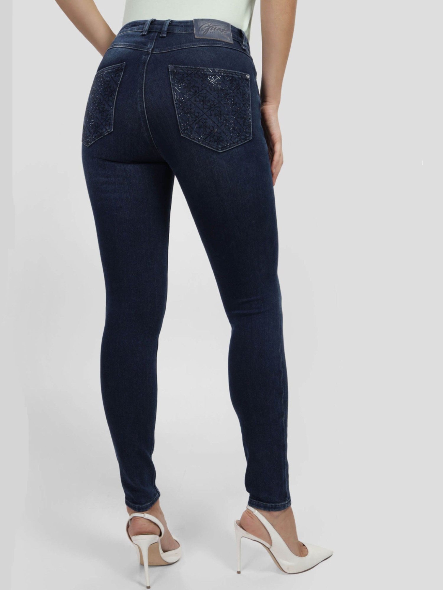detail Guess dámské modré džíny