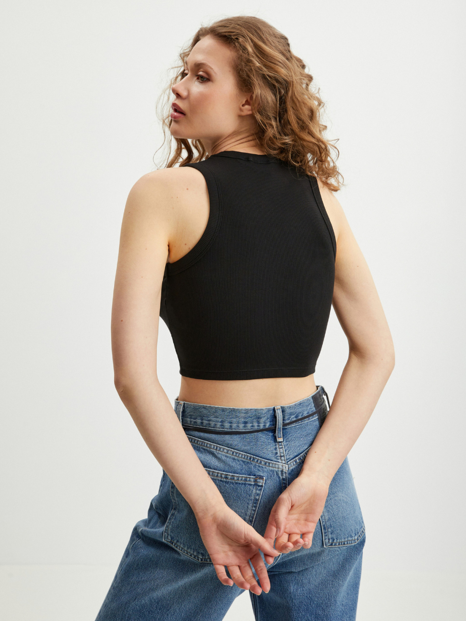 detail Guess dámský černý top