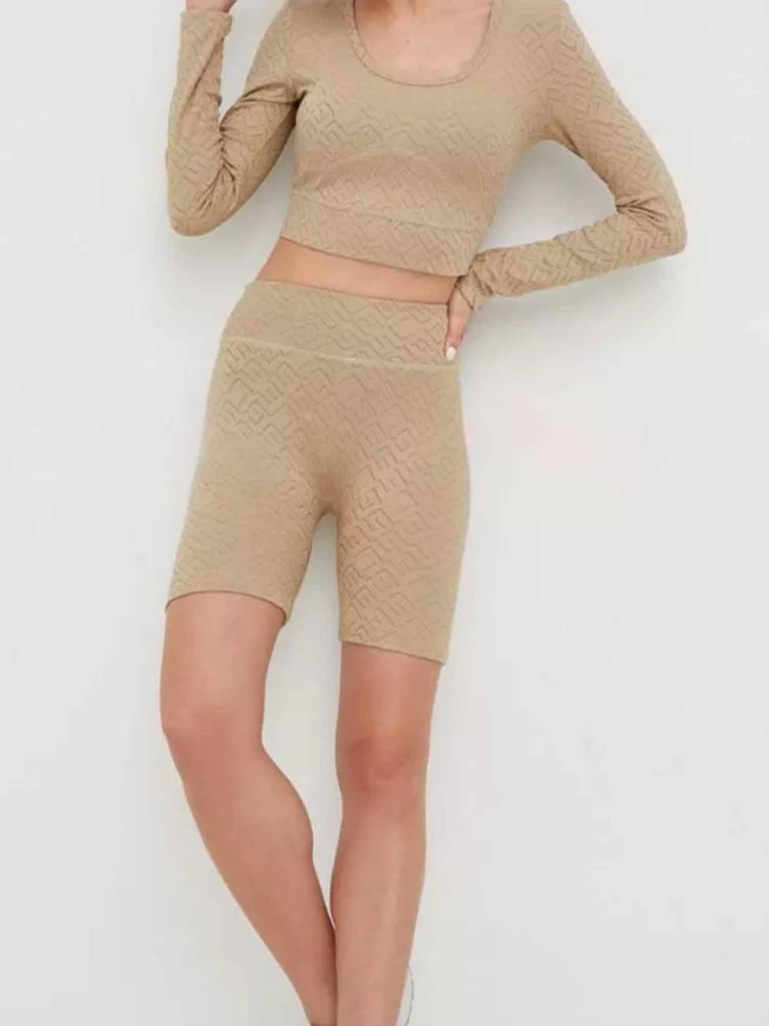 detail Guess dámské béžové šortky