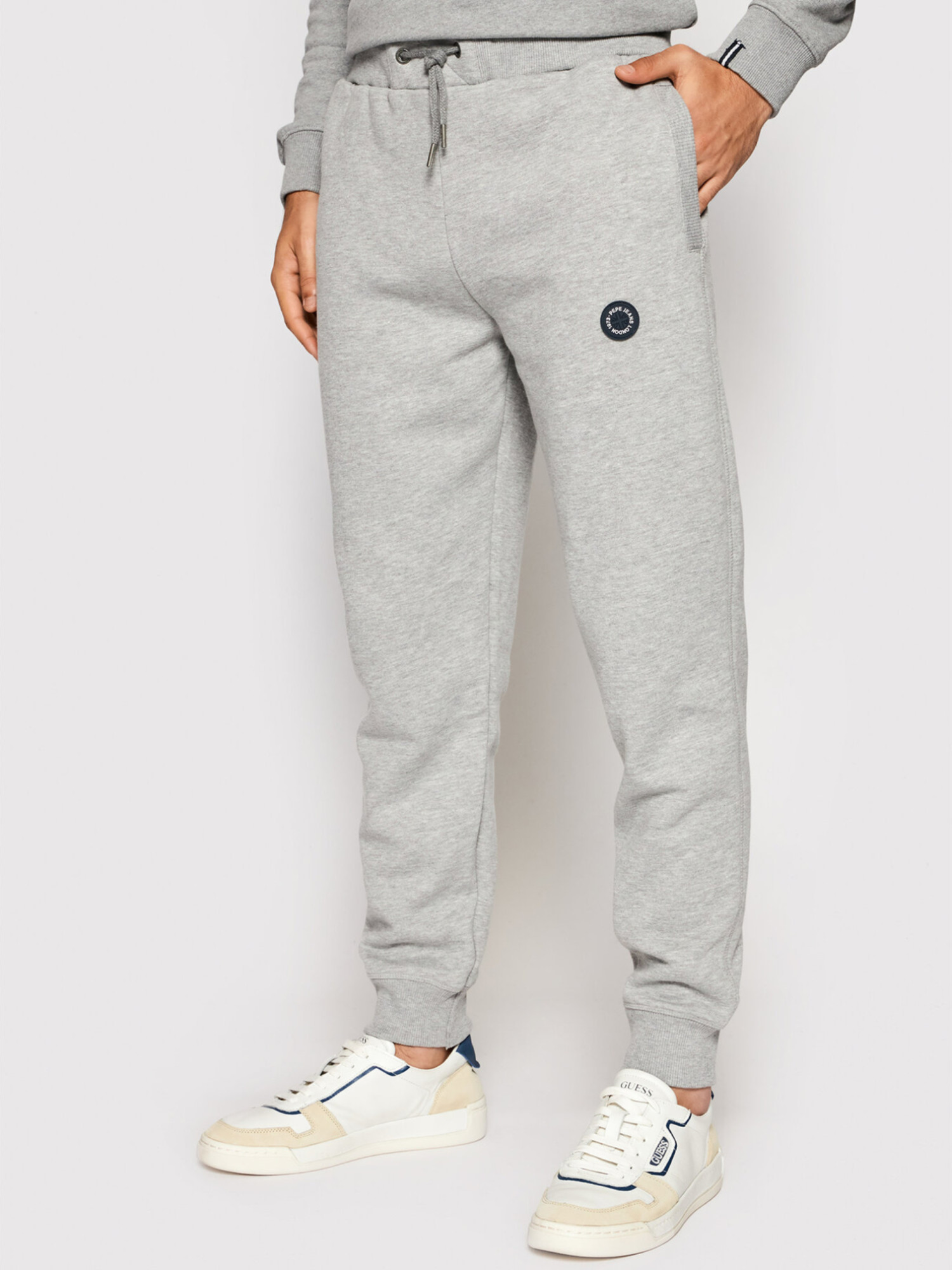 detail Pepe Jeans pánské šedé tepláky