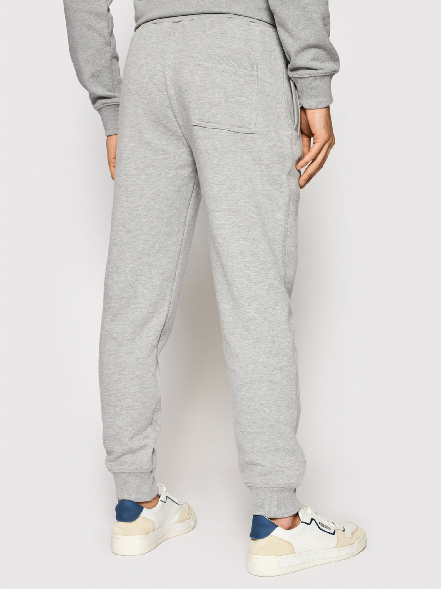 detail Pepe Jeans pánské šedé tepláky