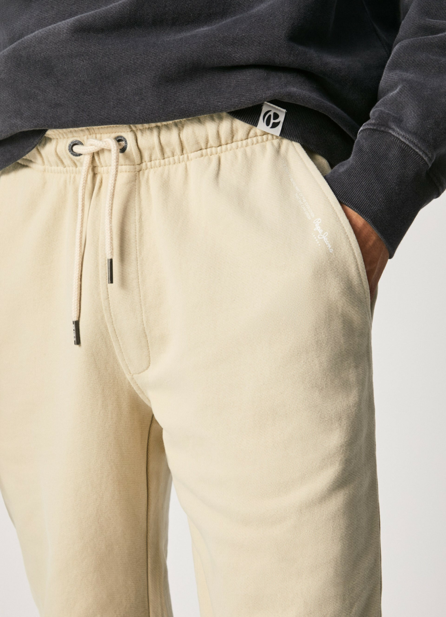 detail Pepe Jeans pánské tepláky David