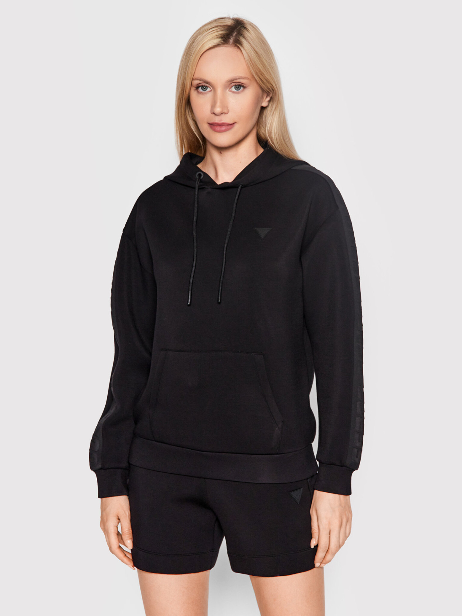 detail Guess dámská černá mikina