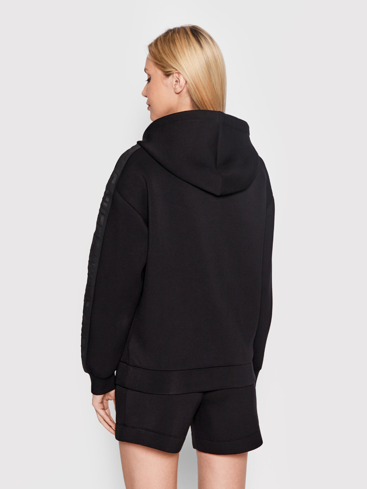 detail Guess dámská černá mikina