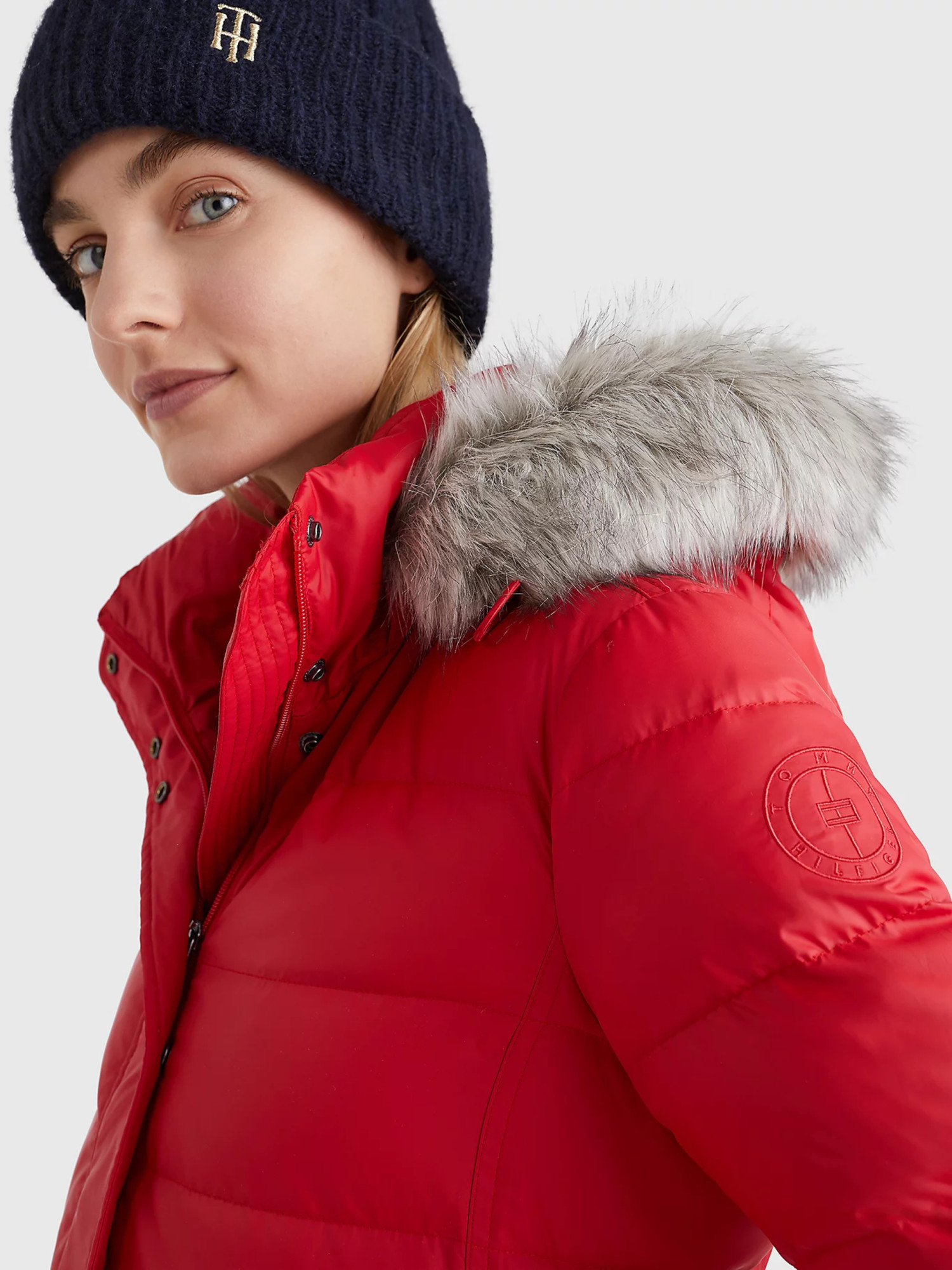 detail Tommy Hilfiger dámský červený kabát TYRA