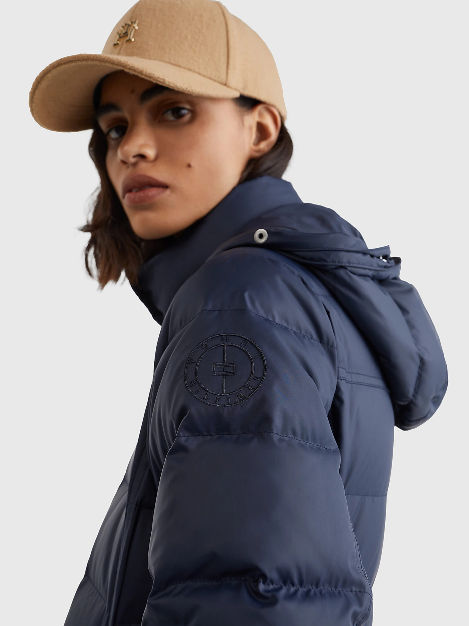 detail Tommy Hilfiger dámský tmavě modrý kabát TYRA