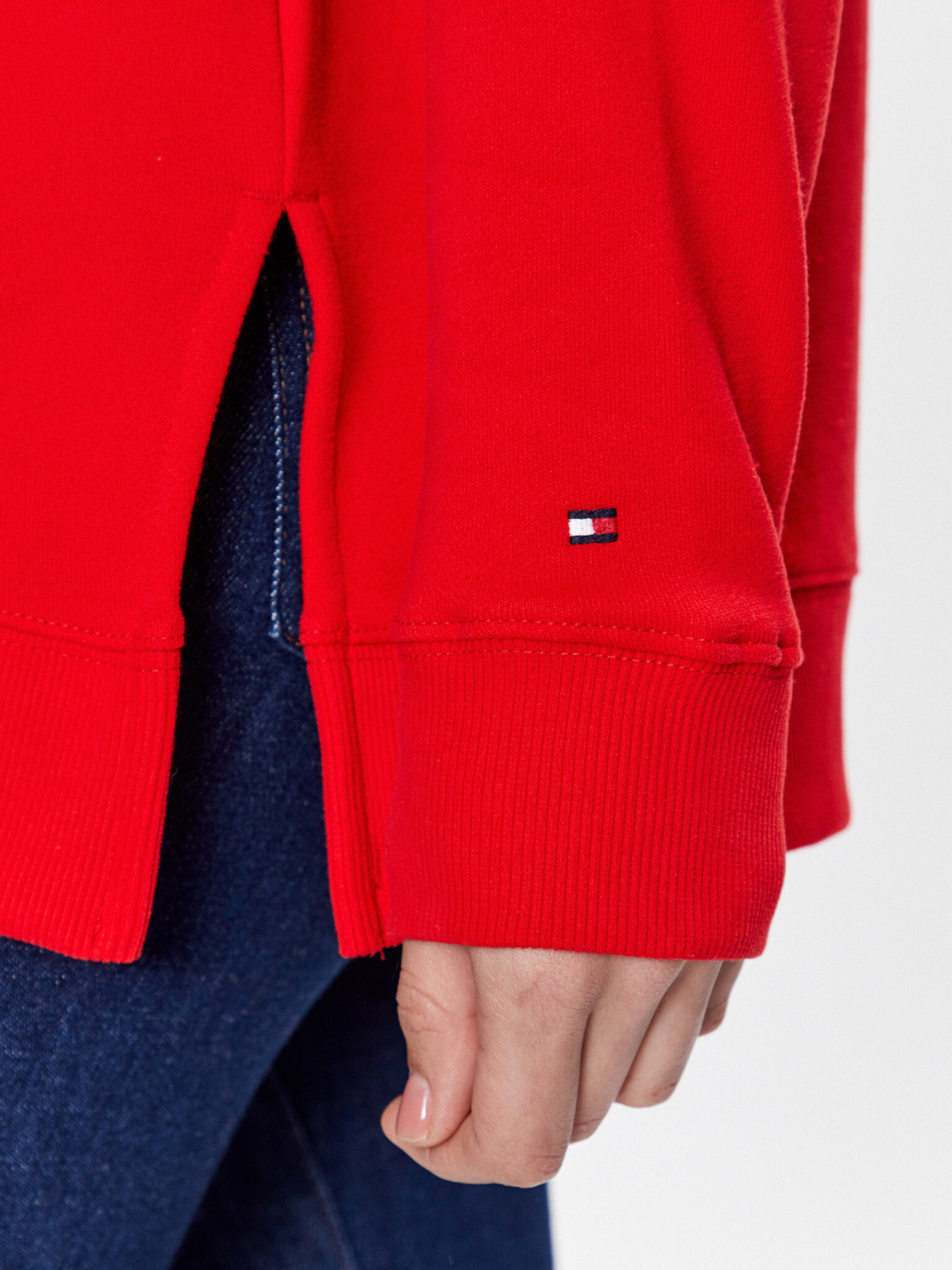 detail Tommy Hilfiger dámská červená mikina