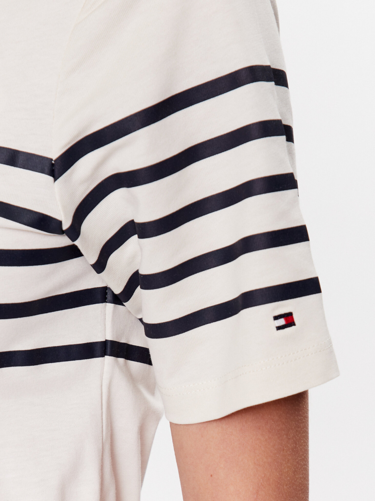 detail Tommy Hilfiger dámské krémové šaty