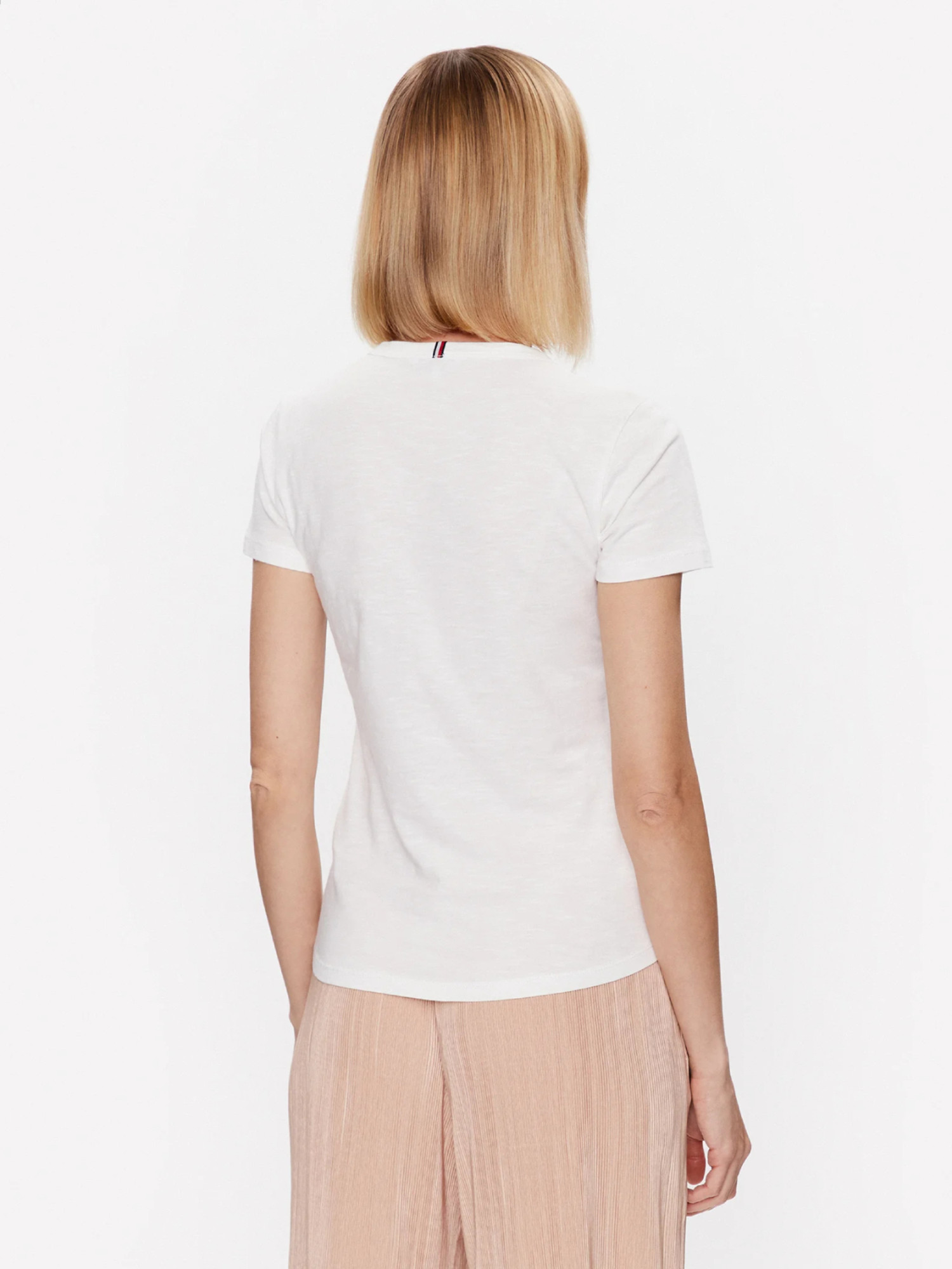detail Tommy Hilfiger dámské bílé tričko