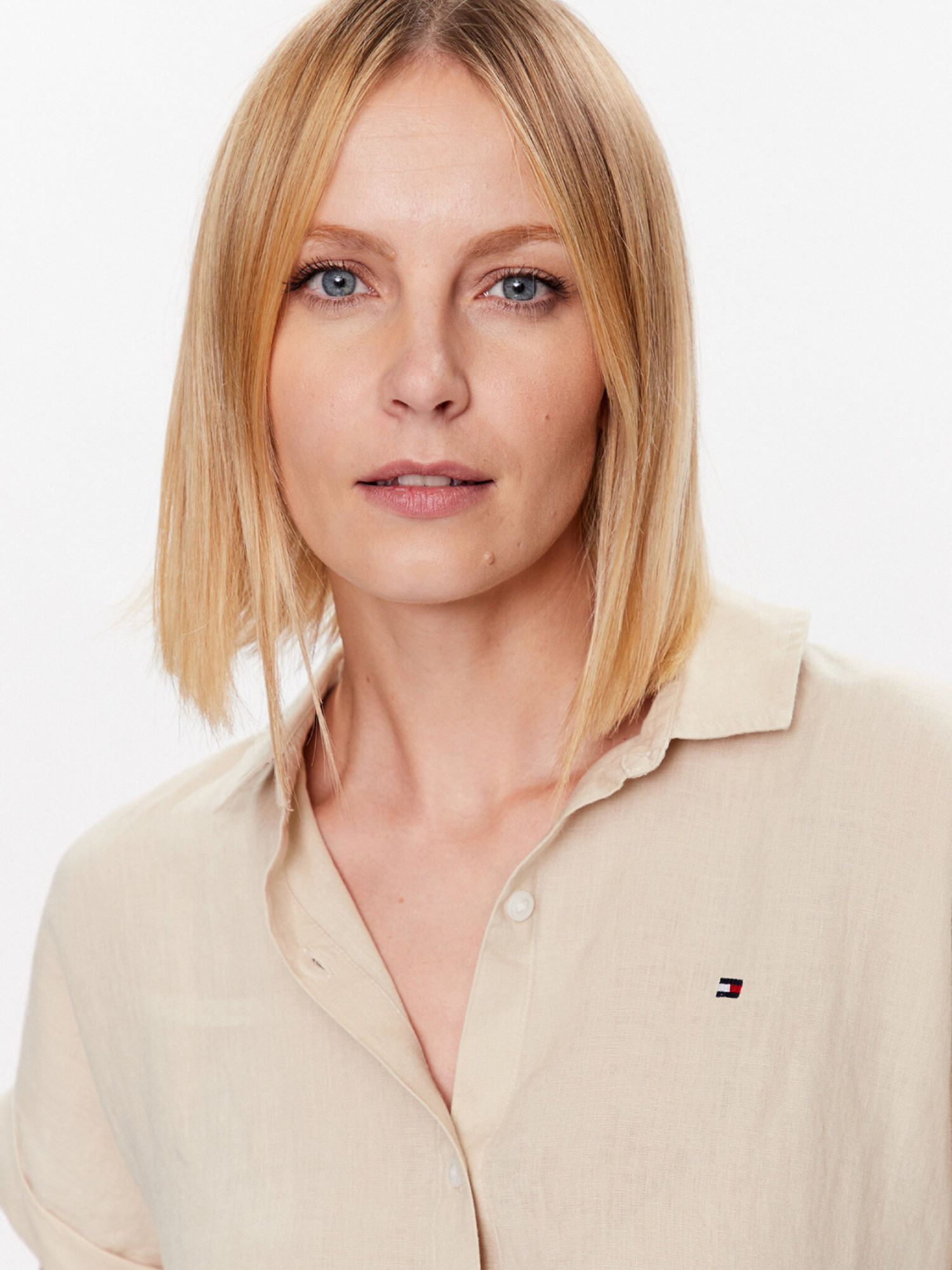 detail Tommy Hilfiger dámská béžová lněná košile