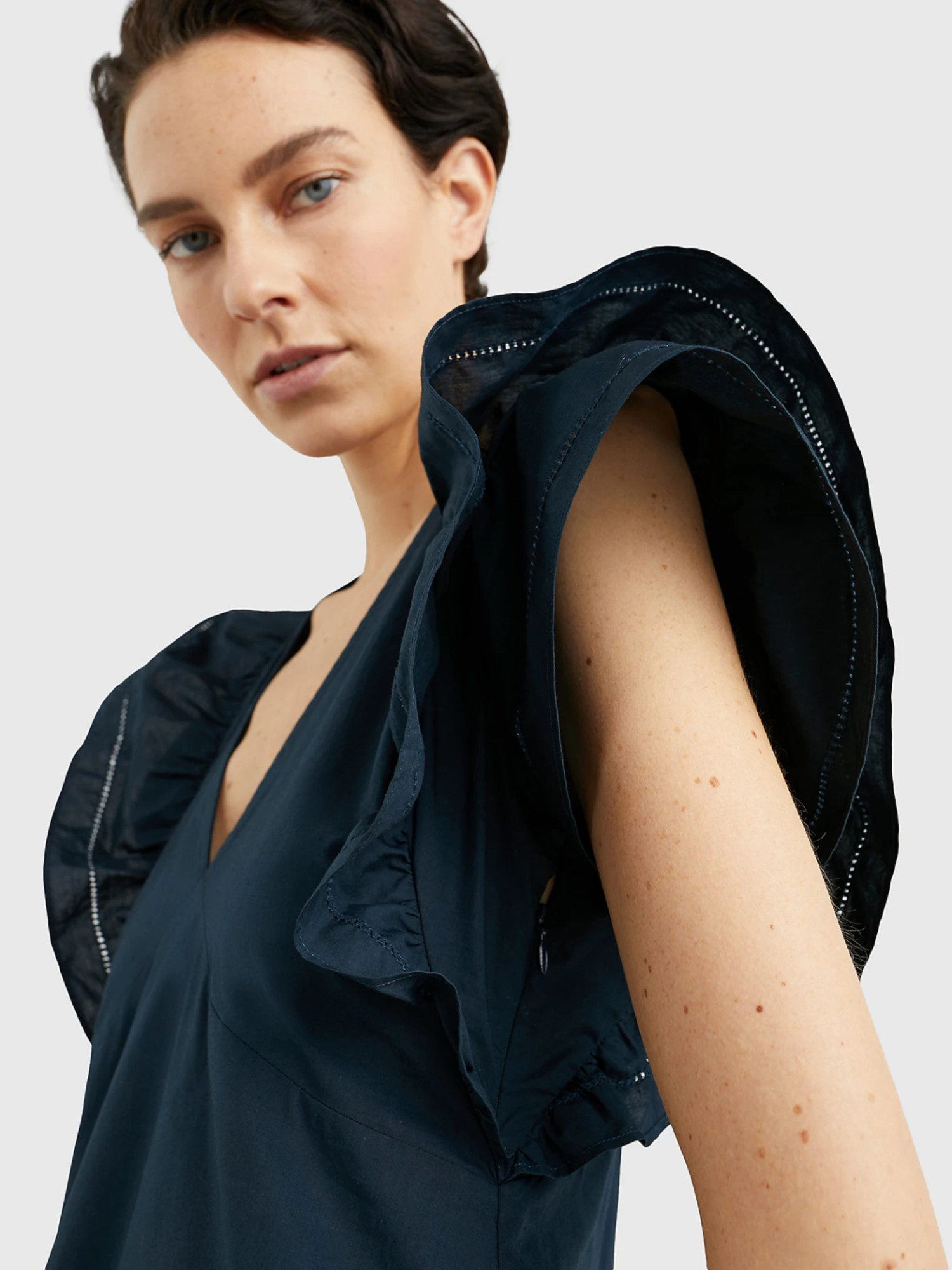 detail Tommy Hilfiger dámské tmavě modré šaty