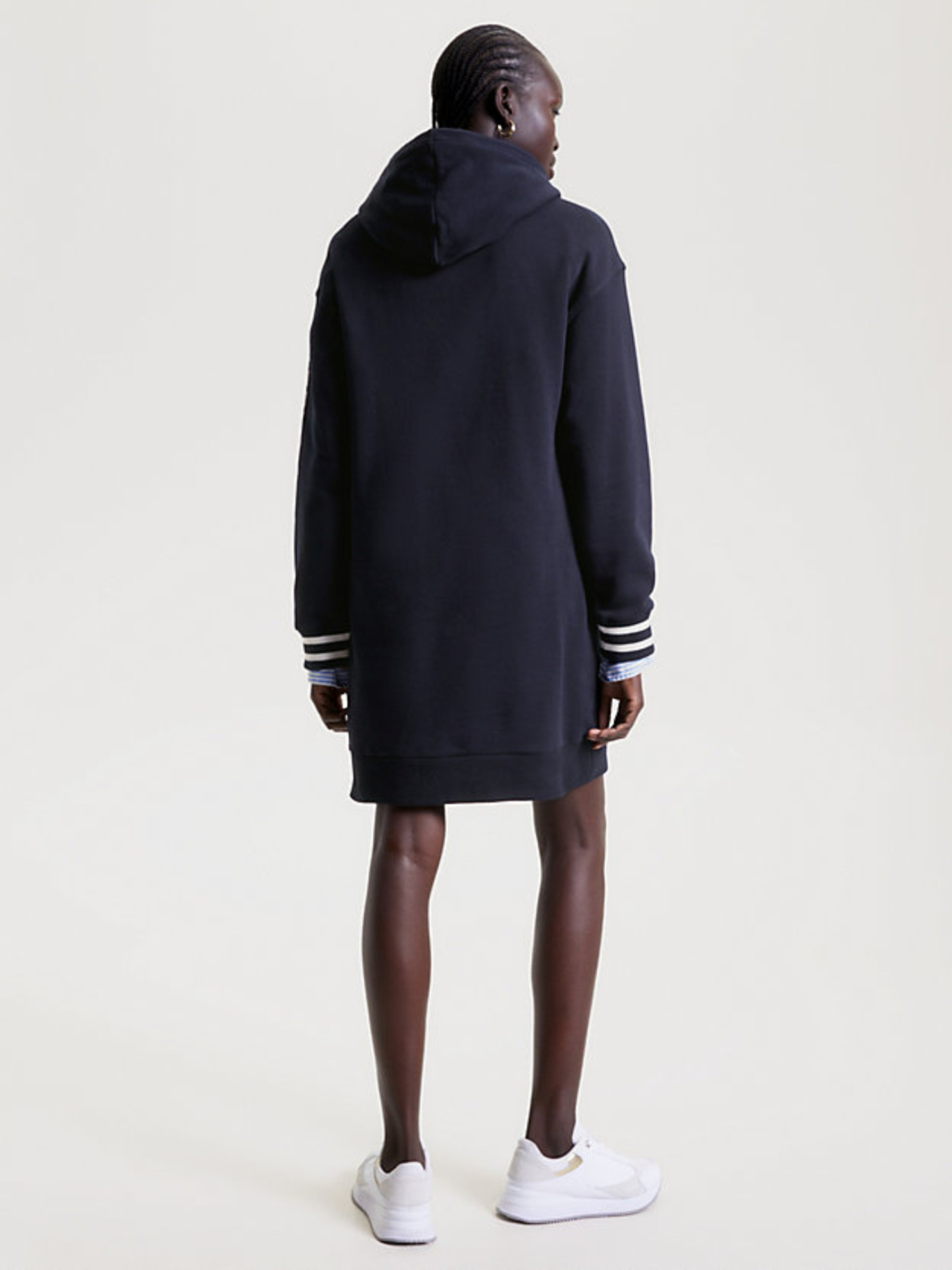 detail Tommy Hilfiger dámské tmavě modré mikinové šaty