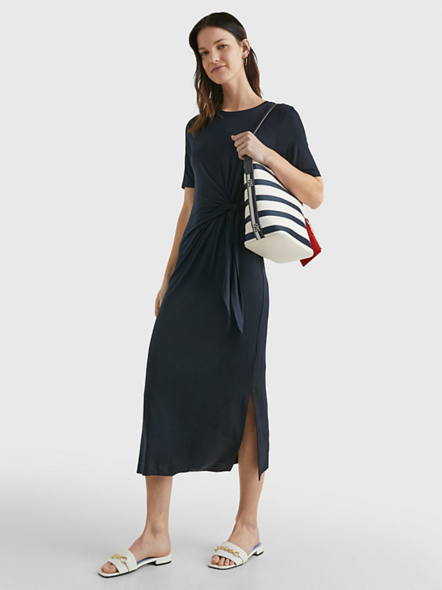 detail Tommy Hilfiger dámské tmavě modré šaty