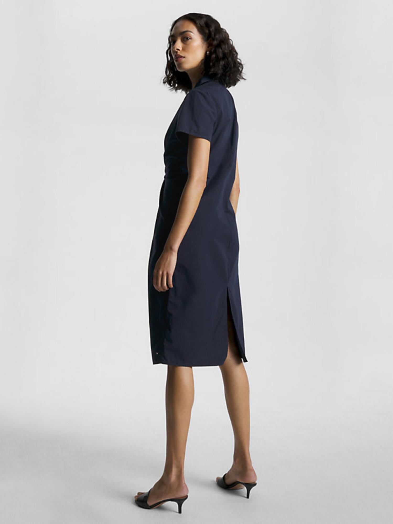 detail Tommy Hilfiger dámské tmavě modré šaty