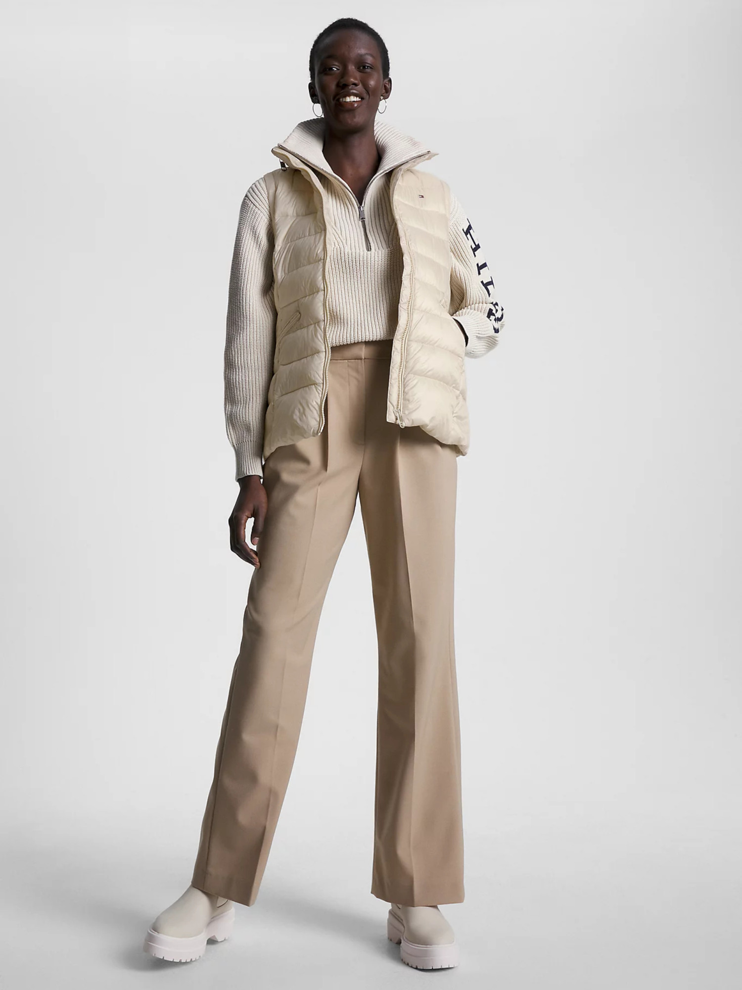 detail Tommy Hilfiger dámská béžová prošívaná vesta