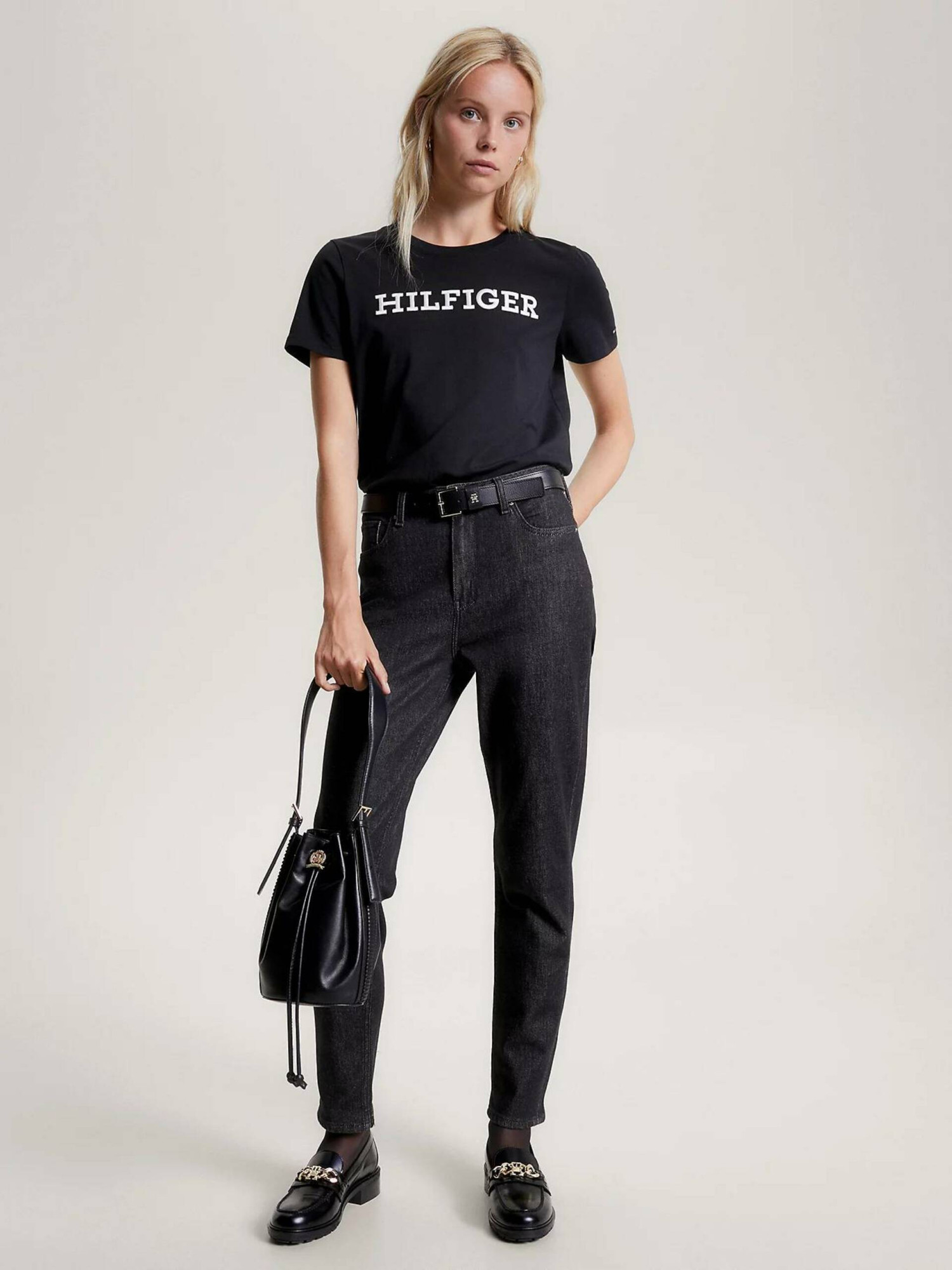 detail Tommy Hilfiger dámské černé tričko