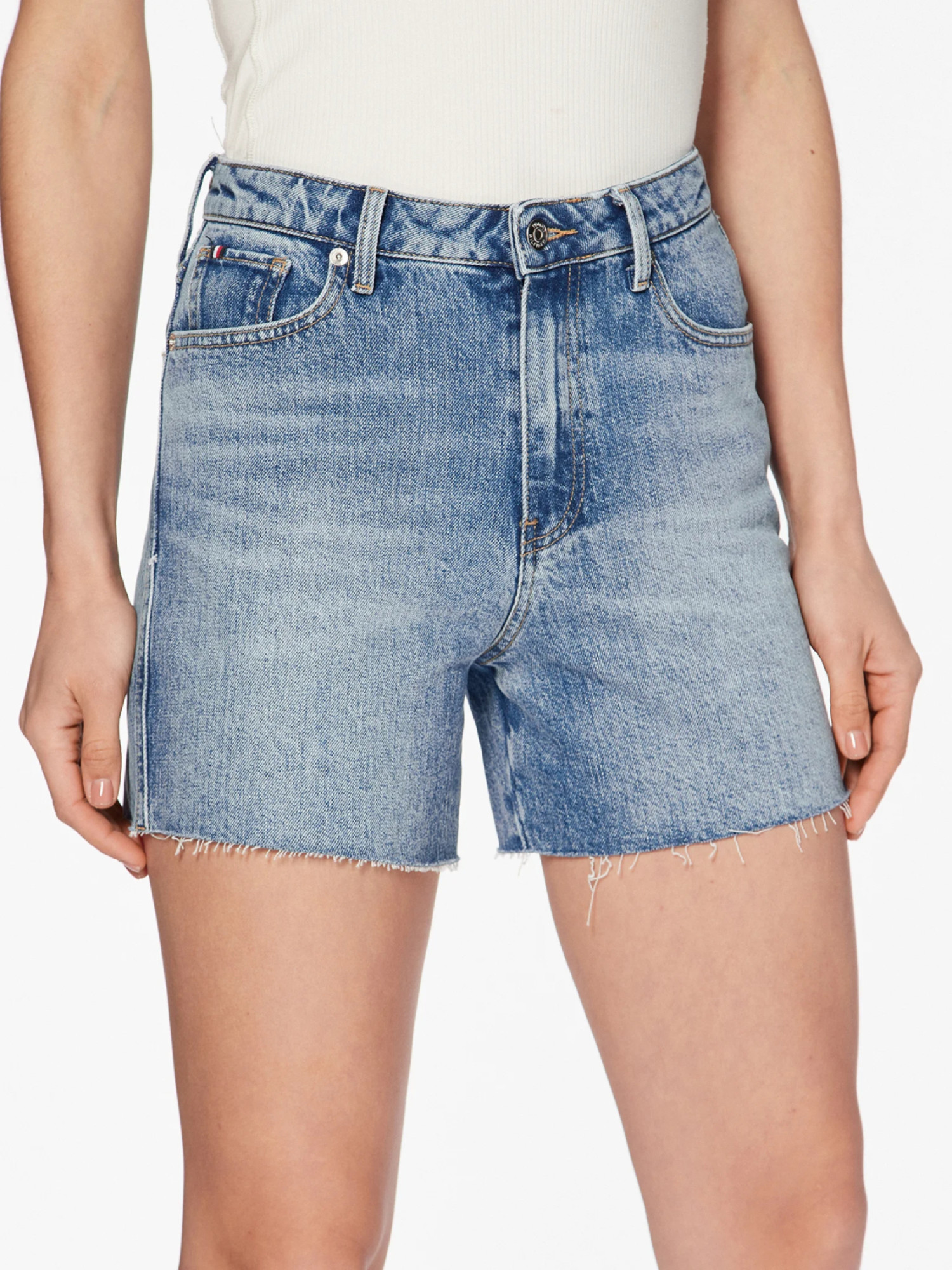 detail Tommy Hilfiger dámské modré džínové šortky
