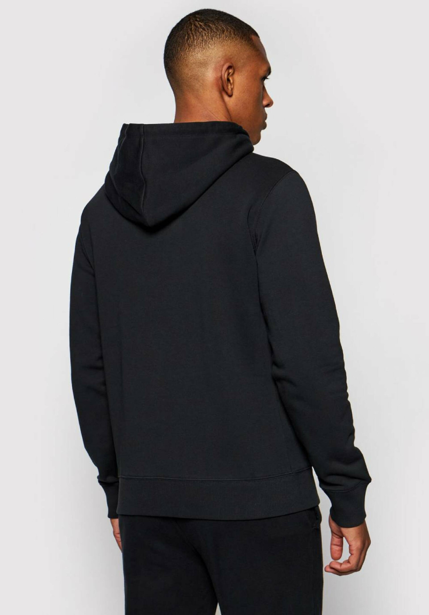 detail Calvin Klein pánská černá mikina