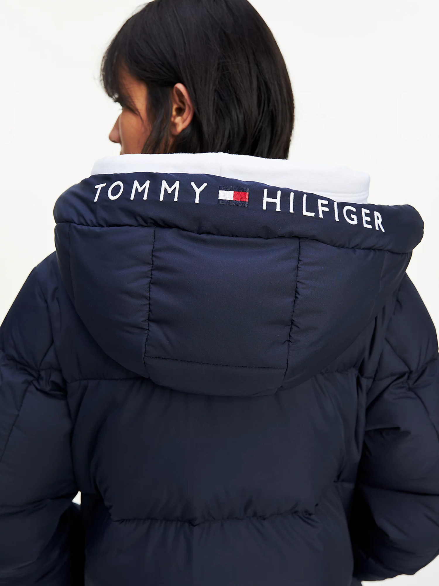 detail Tommy Hilfiger dámská tmavě modrá bunda ESS SORONA