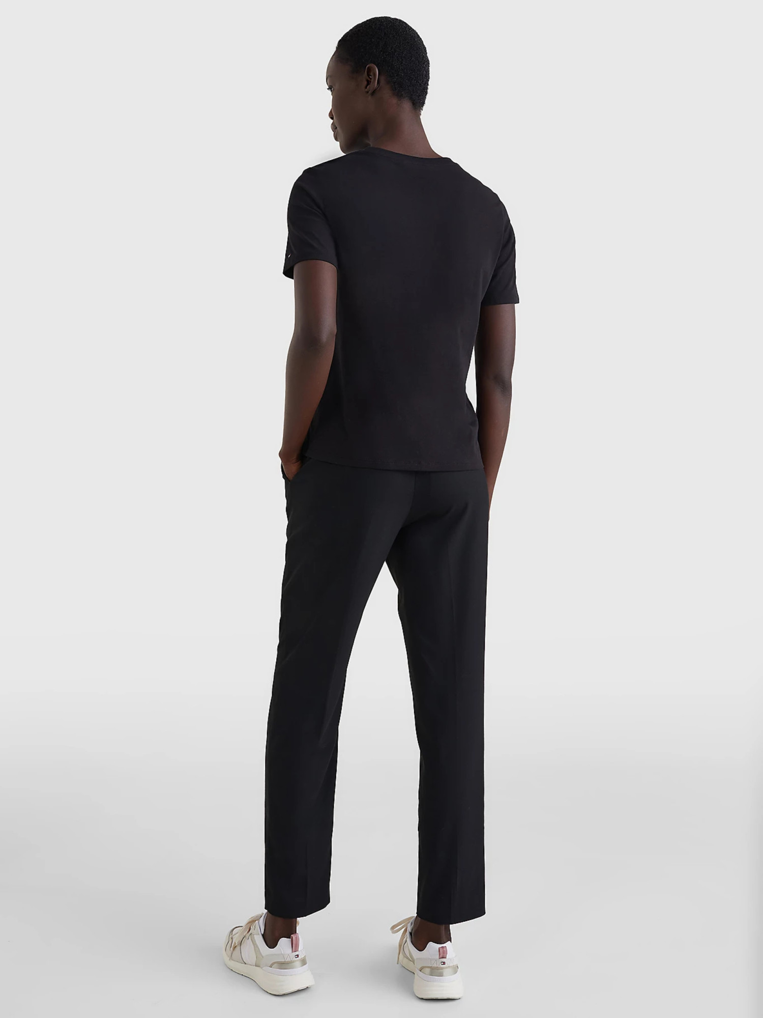 detail Tommy Hilfiger dámské černé tričko