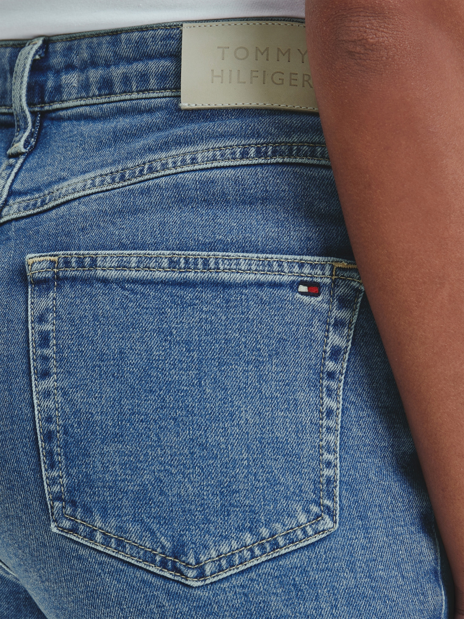 detail Tommy Hilfiger dámské džíny SLIM VENICE