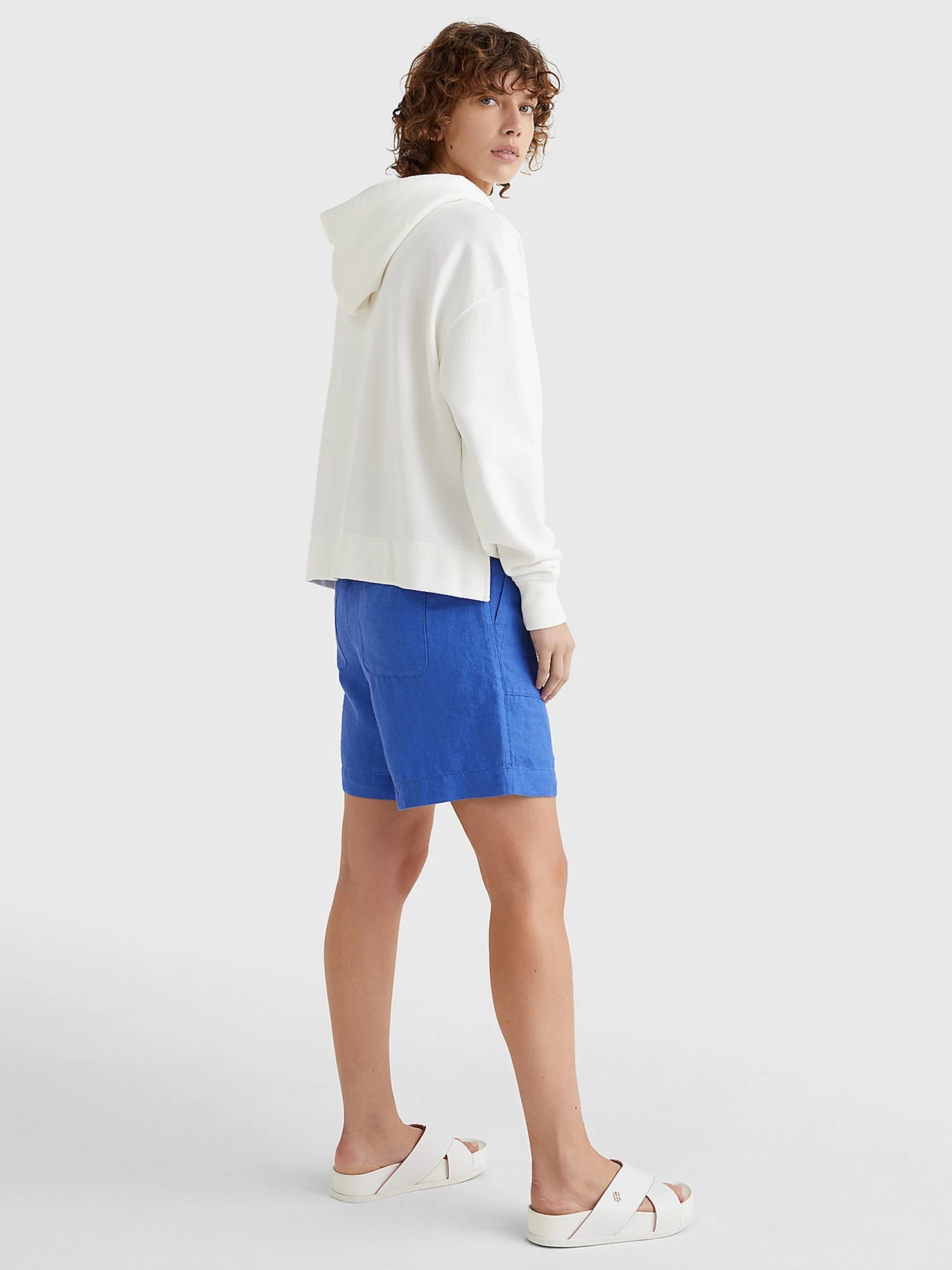 detail Tommy Hilfiger dámská bílá mikina