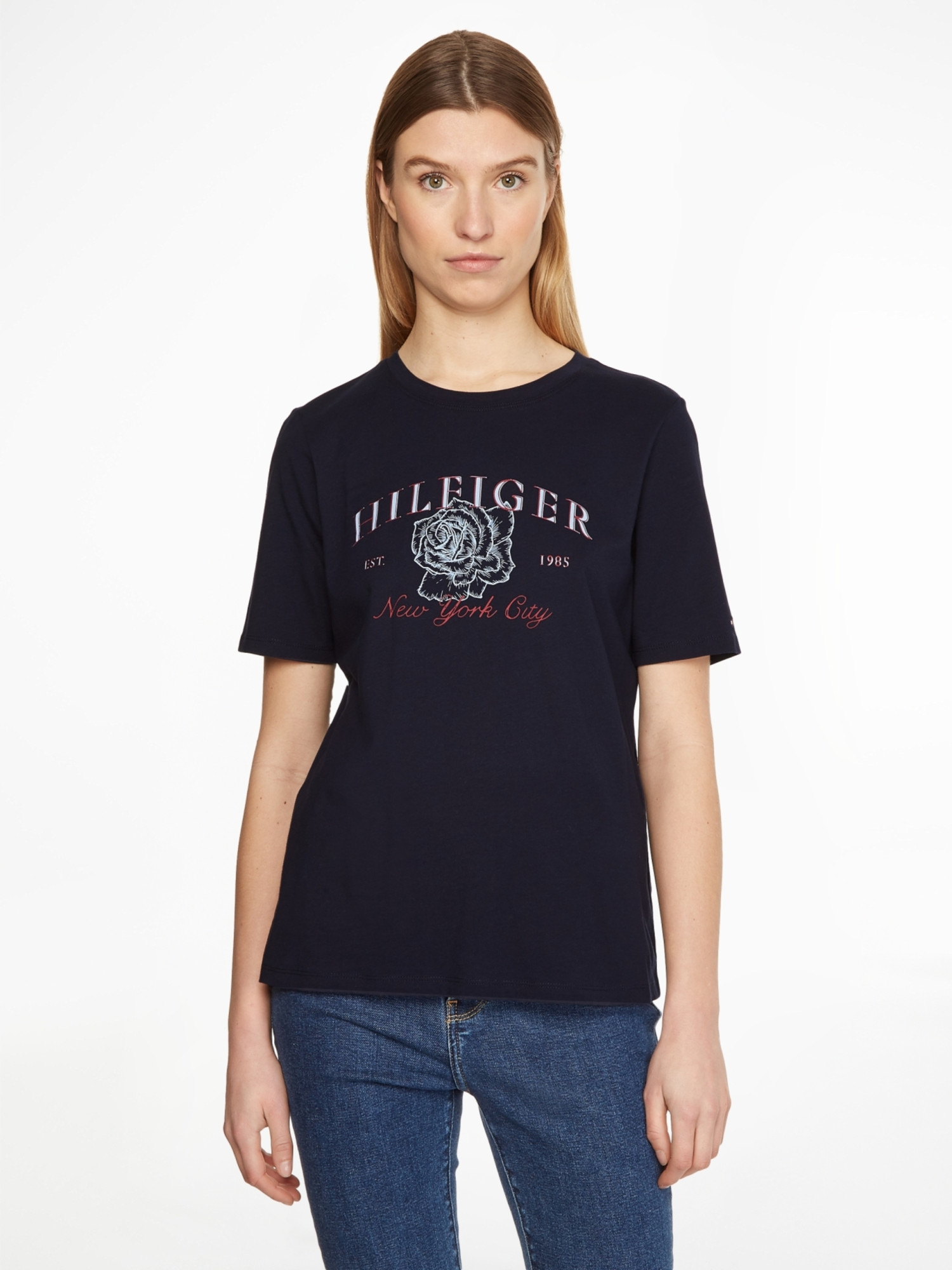 detail Tommy Hilfiger dámské tmavě modré tričko s potiskem