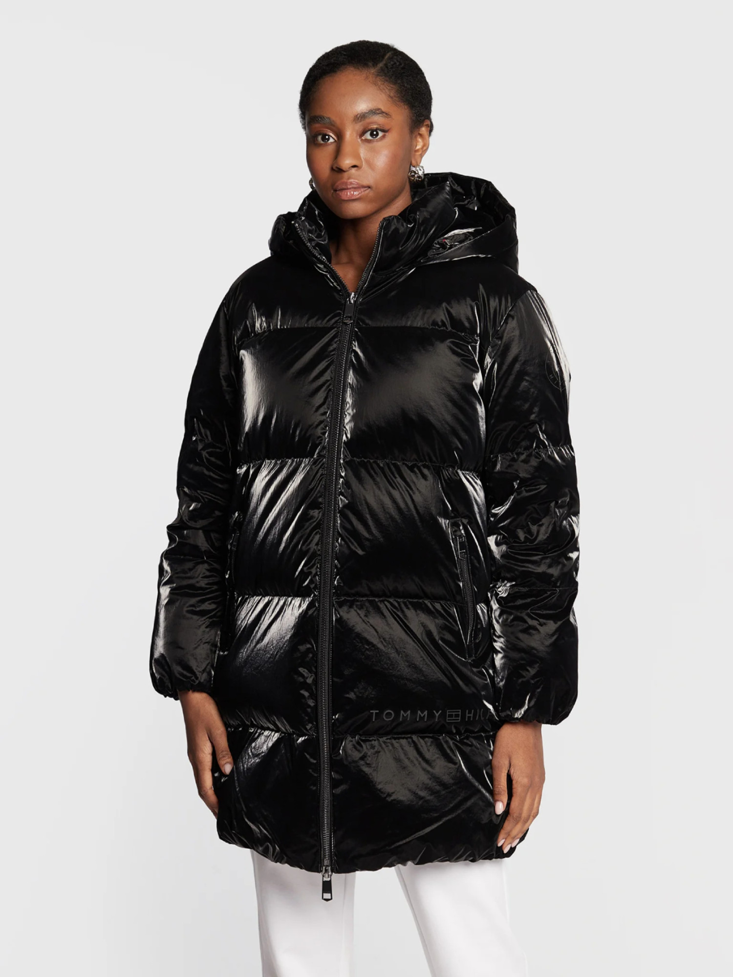 detail Tommy Hilfiger dámská černá bunda