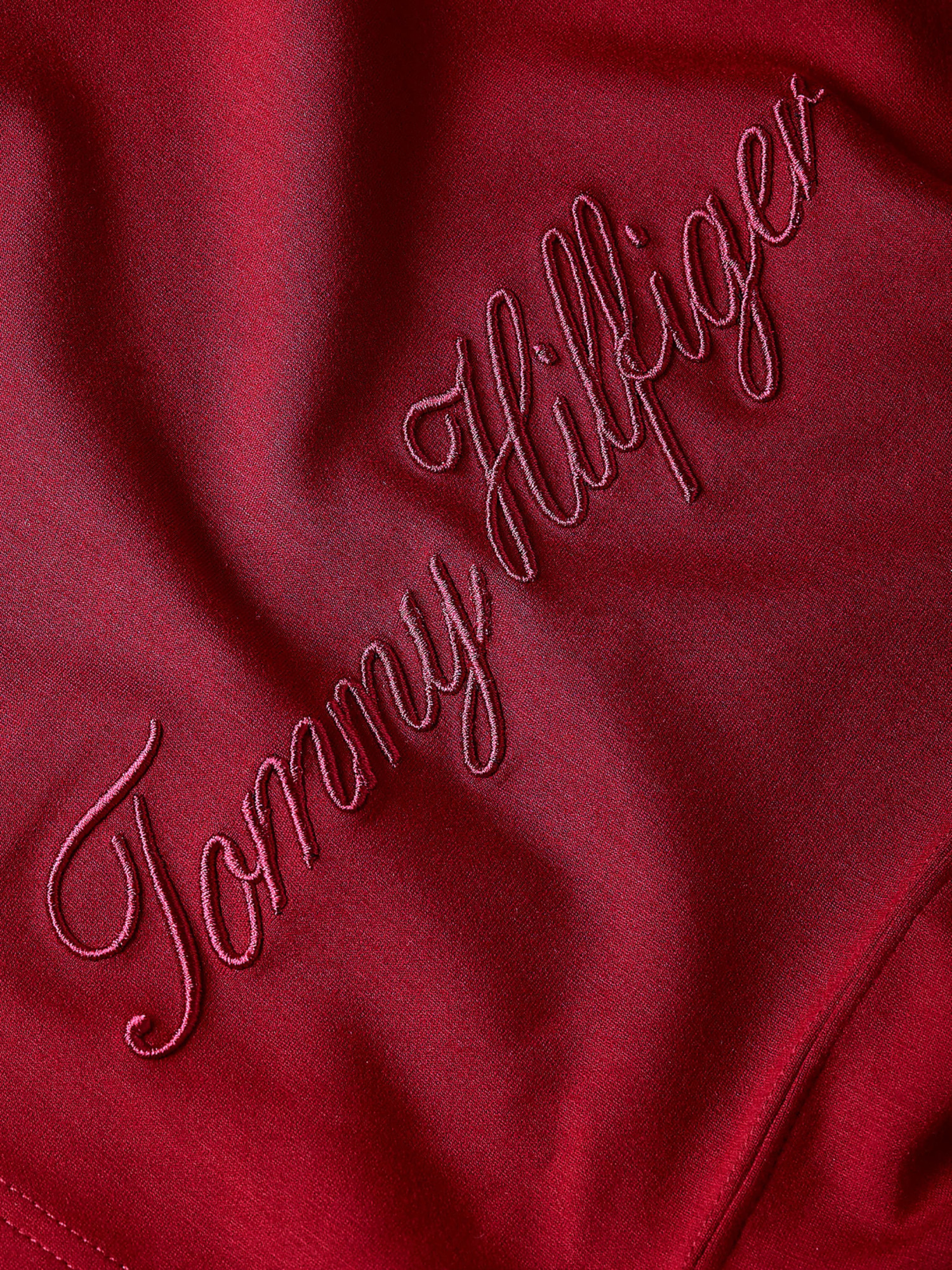 detail Tommy Hilfiger dámské bordo šaty s kapucí