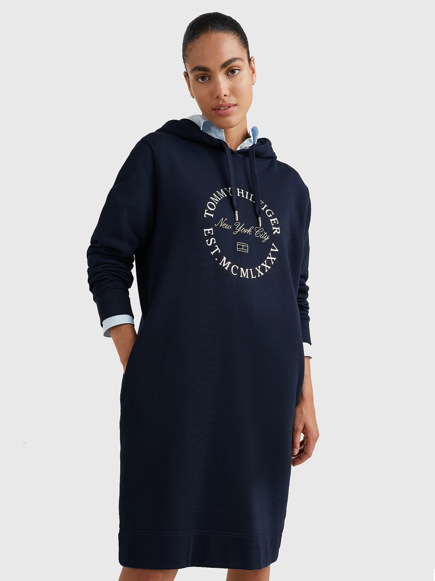 detail Tommy Hilfiger dámské tmavě modré mikinové šaty