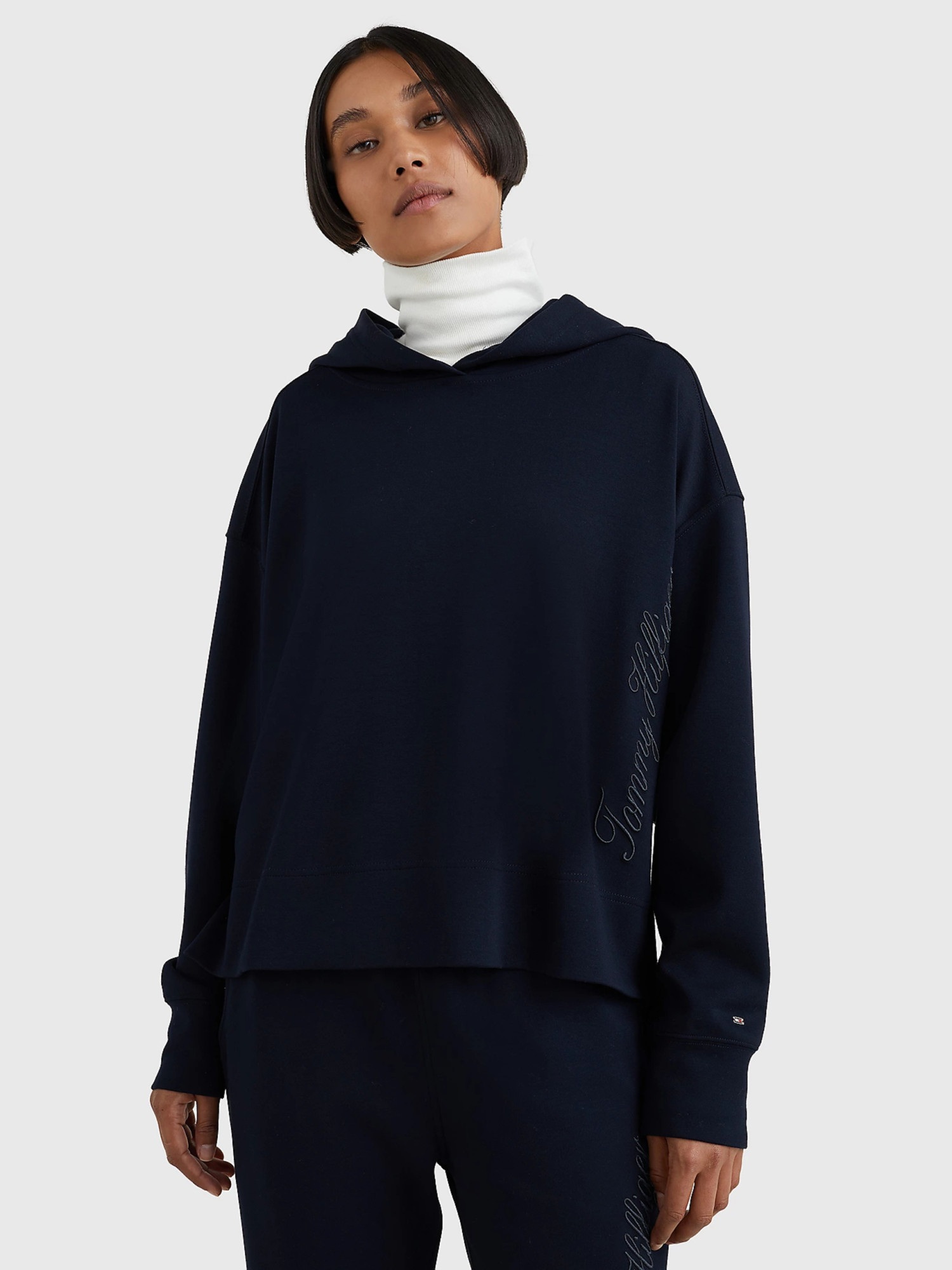 detail Tommy Hilfiger dámská tmavě modrá mikina s kapucí