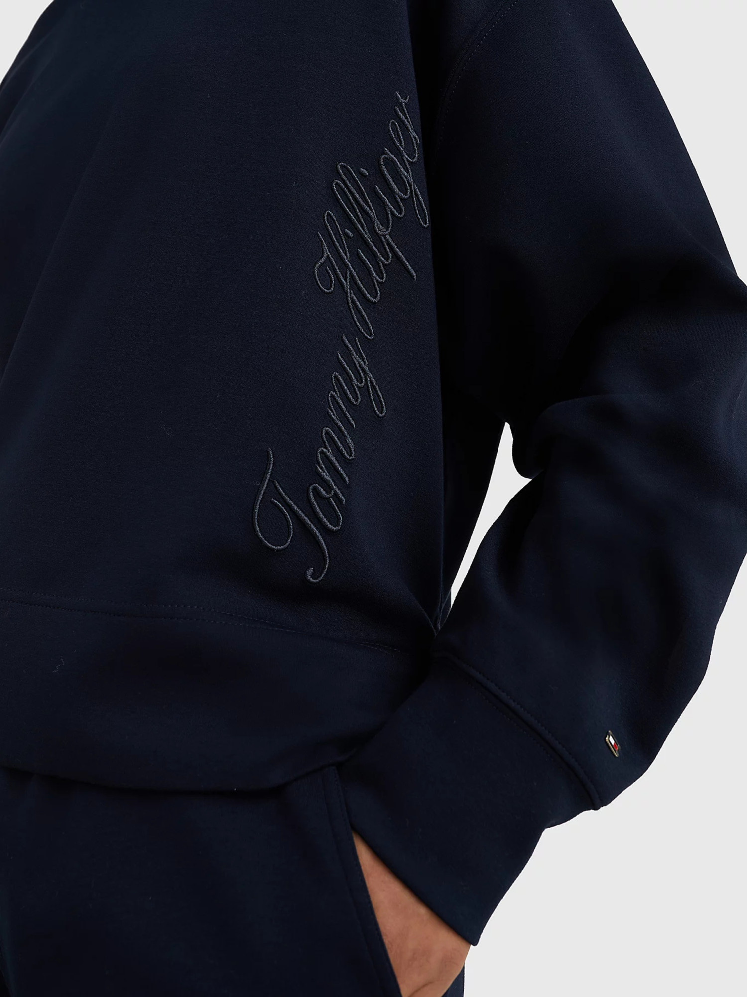 detail Tommy Hilfiger dámská tmavě modrá mikina s kapucí