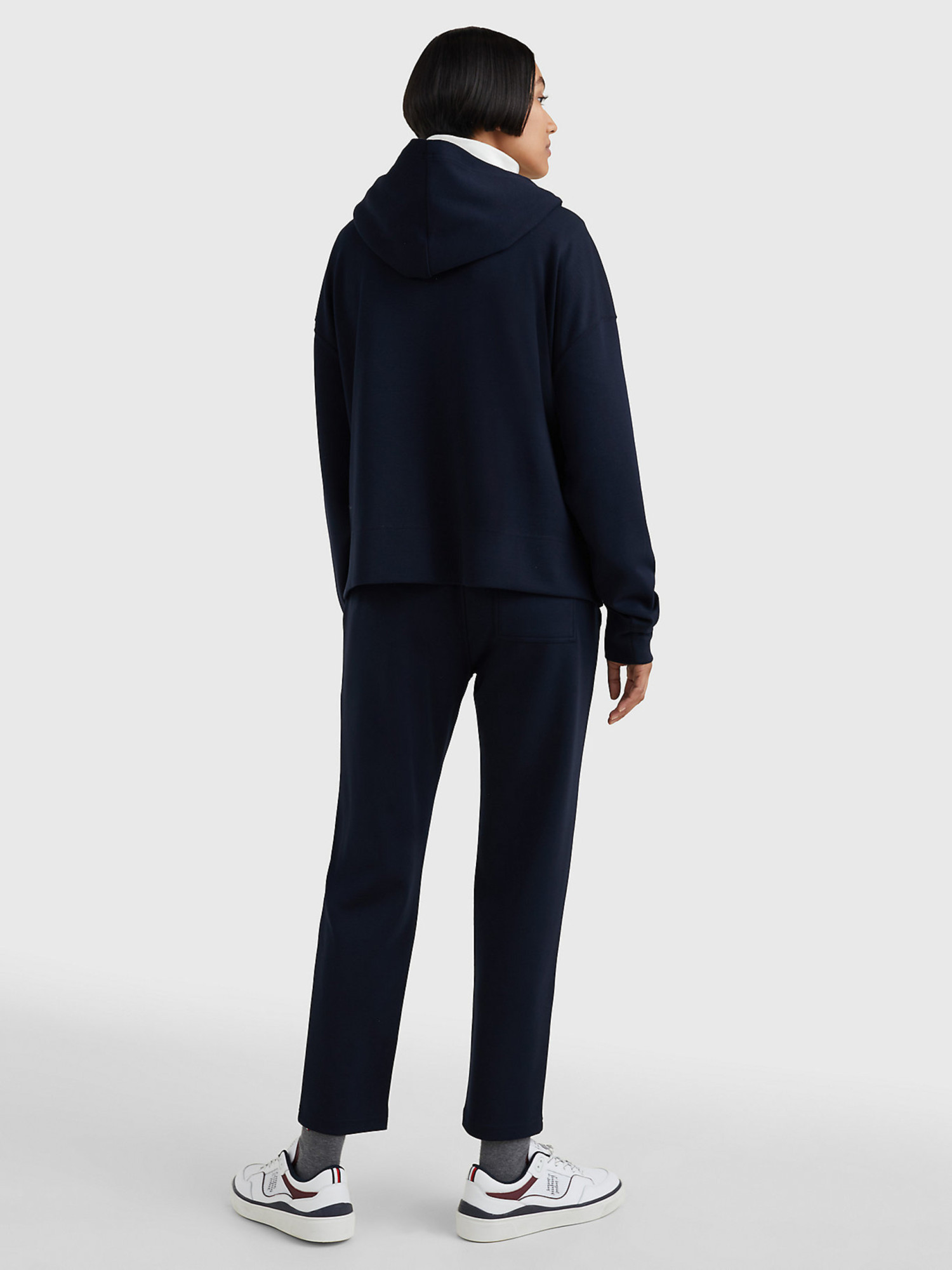 detail Tommy Hilfiger dámská tmavě modrá mikina s kapucí