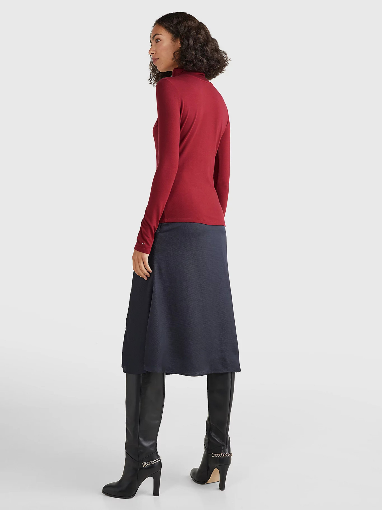 detail Tommy Hilfiger dámský bordo rolák