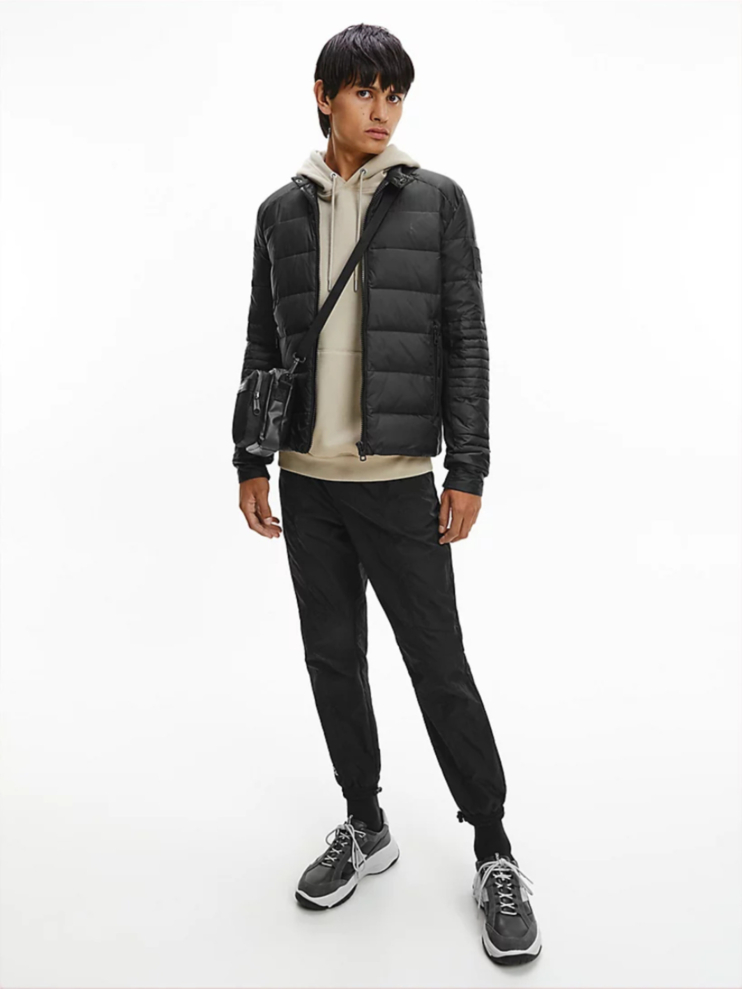 detail Calvin Klein pánská černá bunda