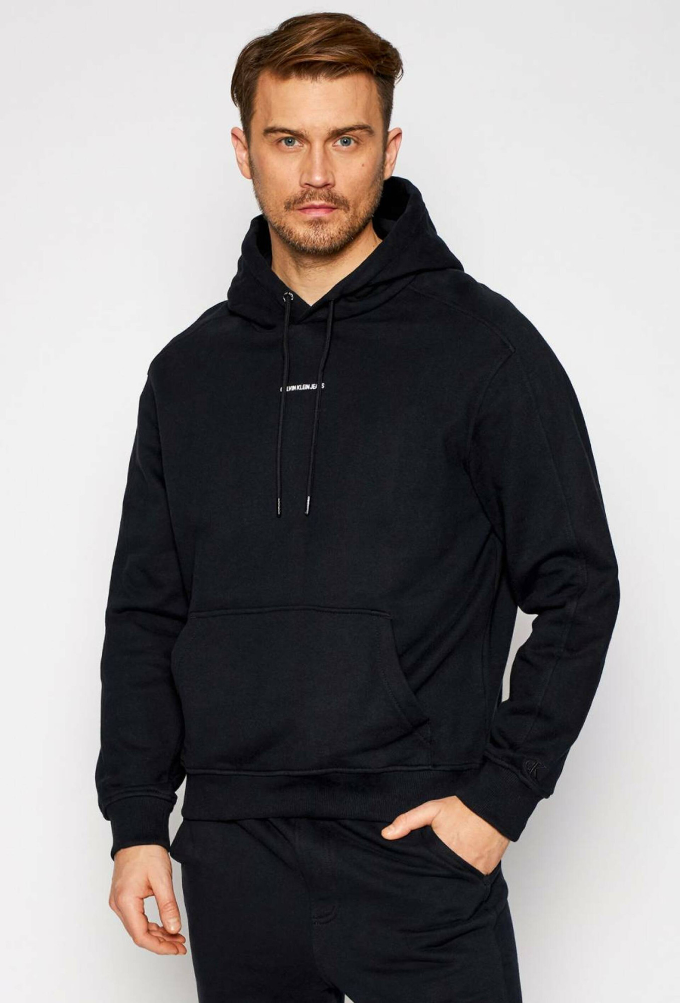 detail Calvin Klein pánská černá mikina
