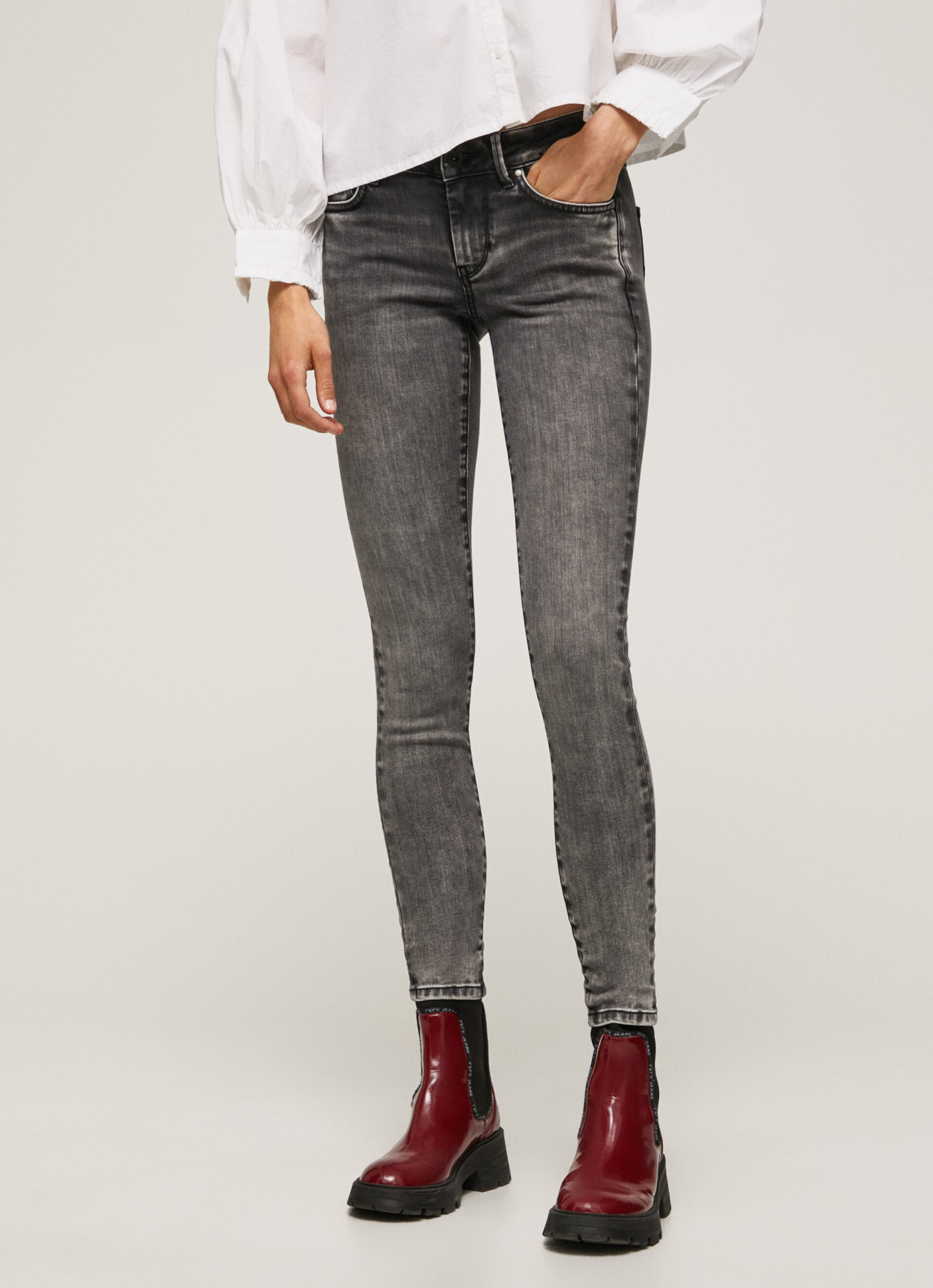 detail Pepe Jeans dámské šedé džíny Pixie