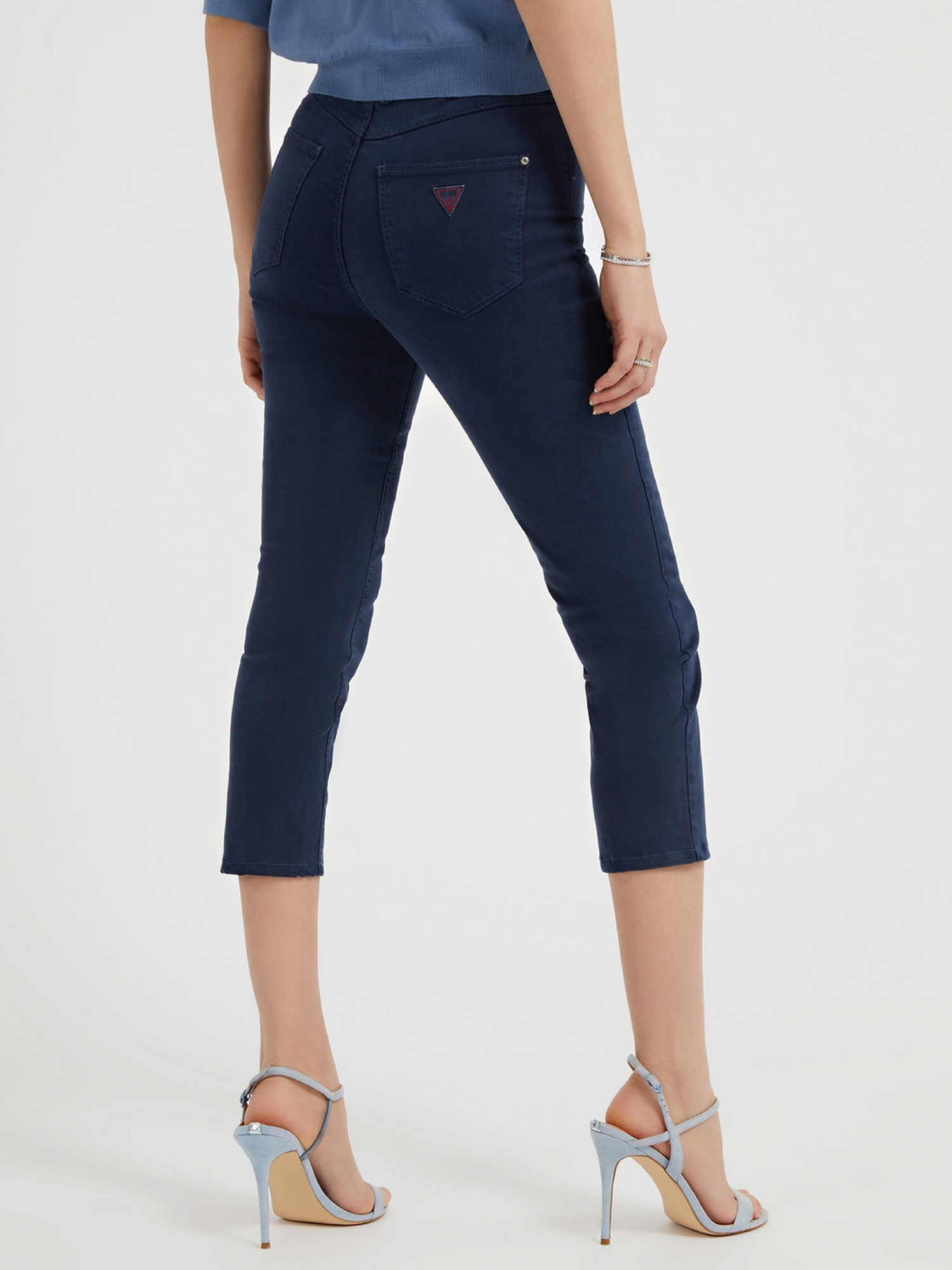 detail Guess dámské modré džíny