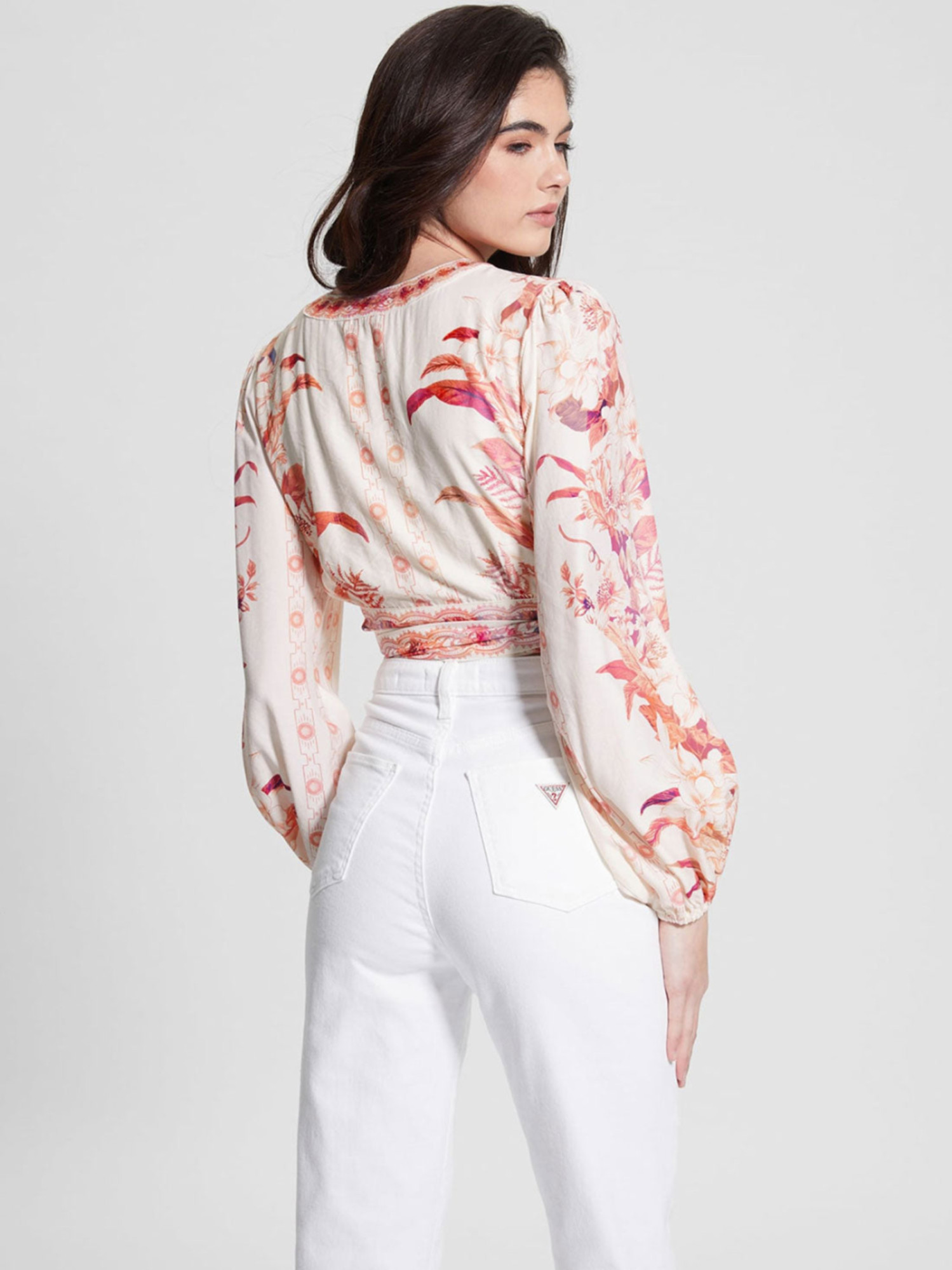 detail Guess dámská vzorovaná šněrovací košile