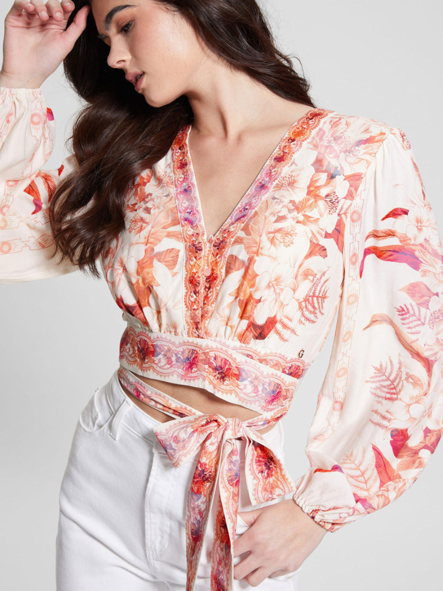 detail Guess dámská vzorovaná šněrovací košile