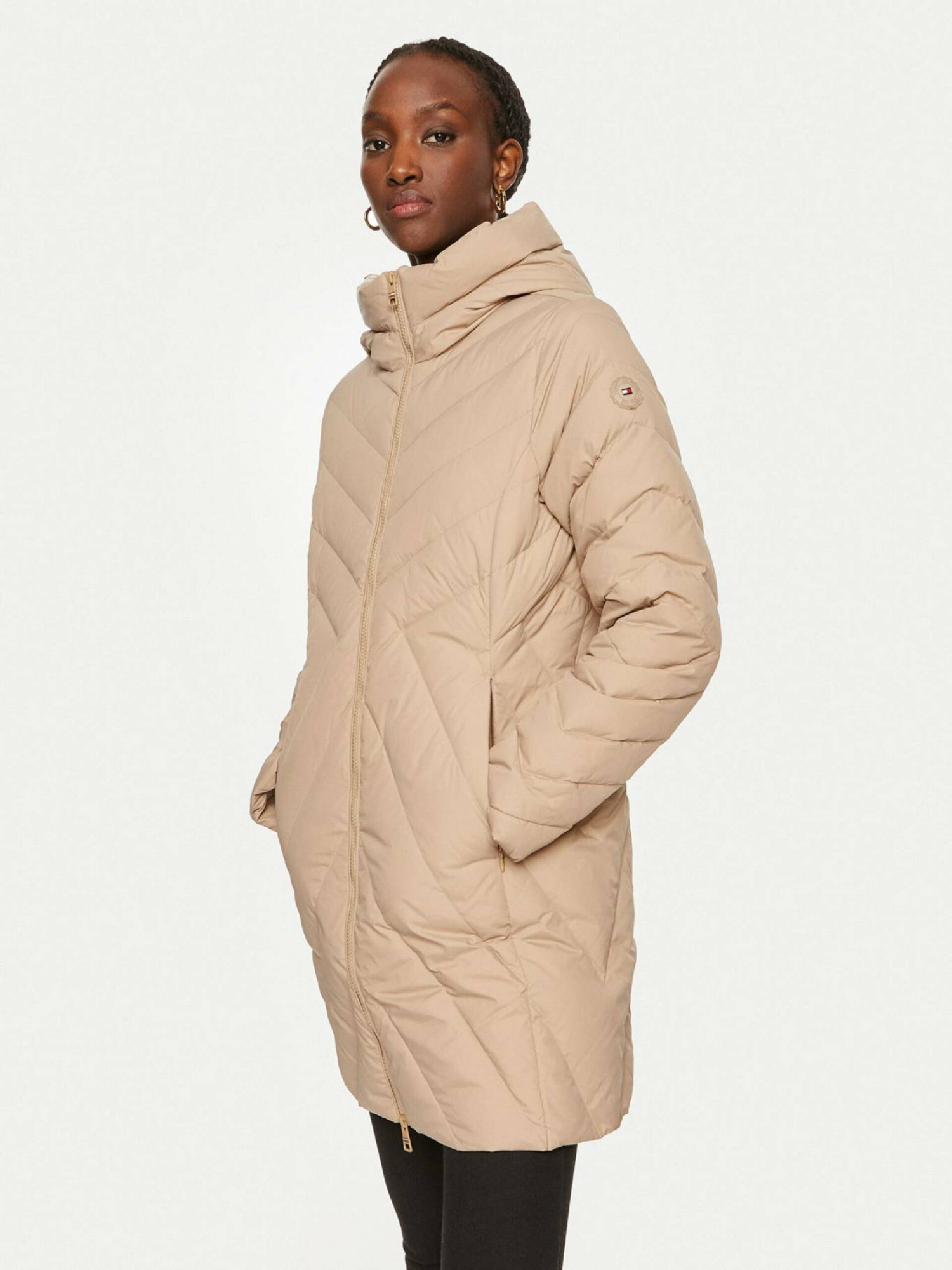 detail Tommy Hilfiger dámská péřová bunda Chevron
