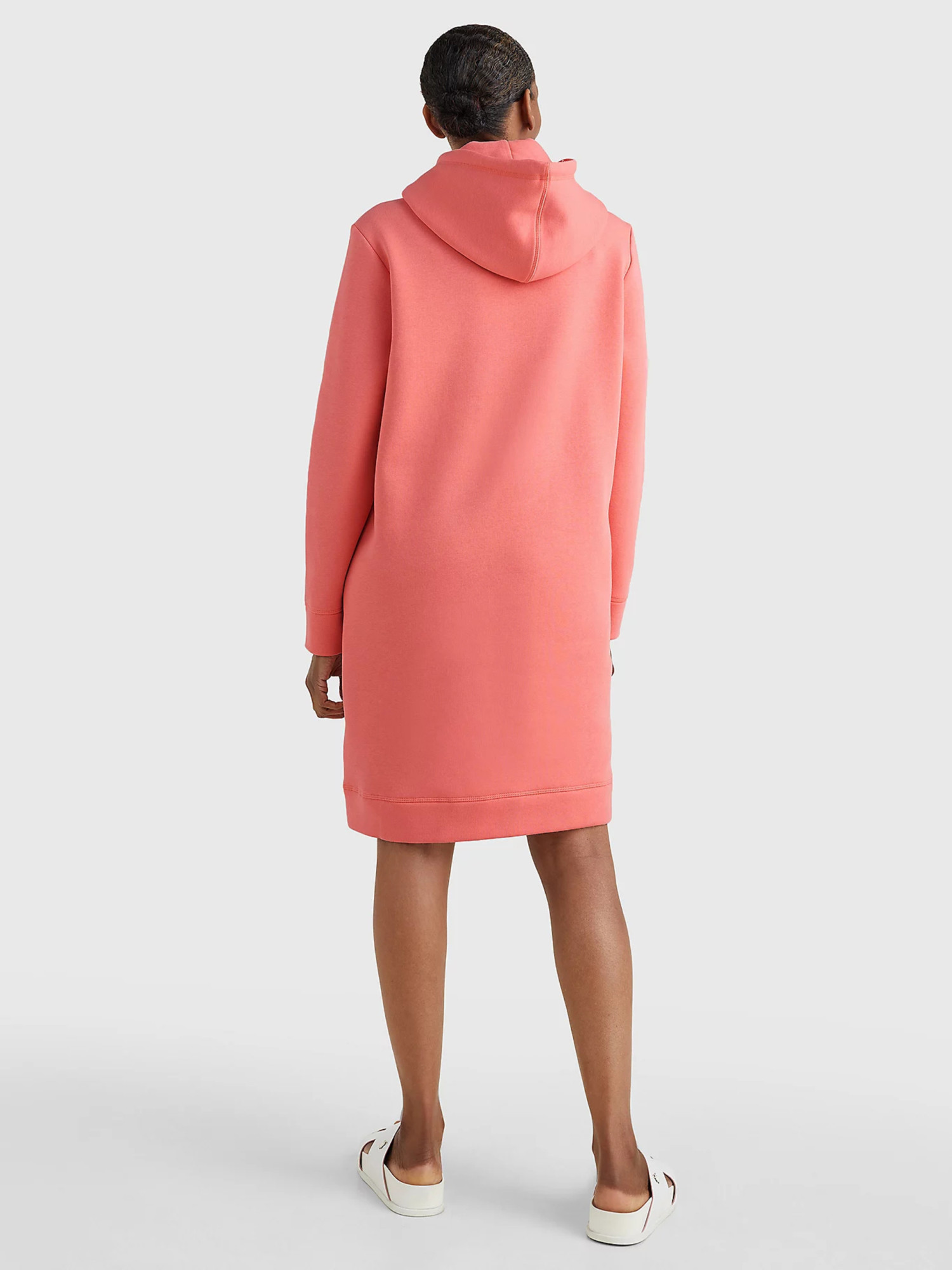 detail Tommy Hilfiger dámské oranžové mikinové šaty