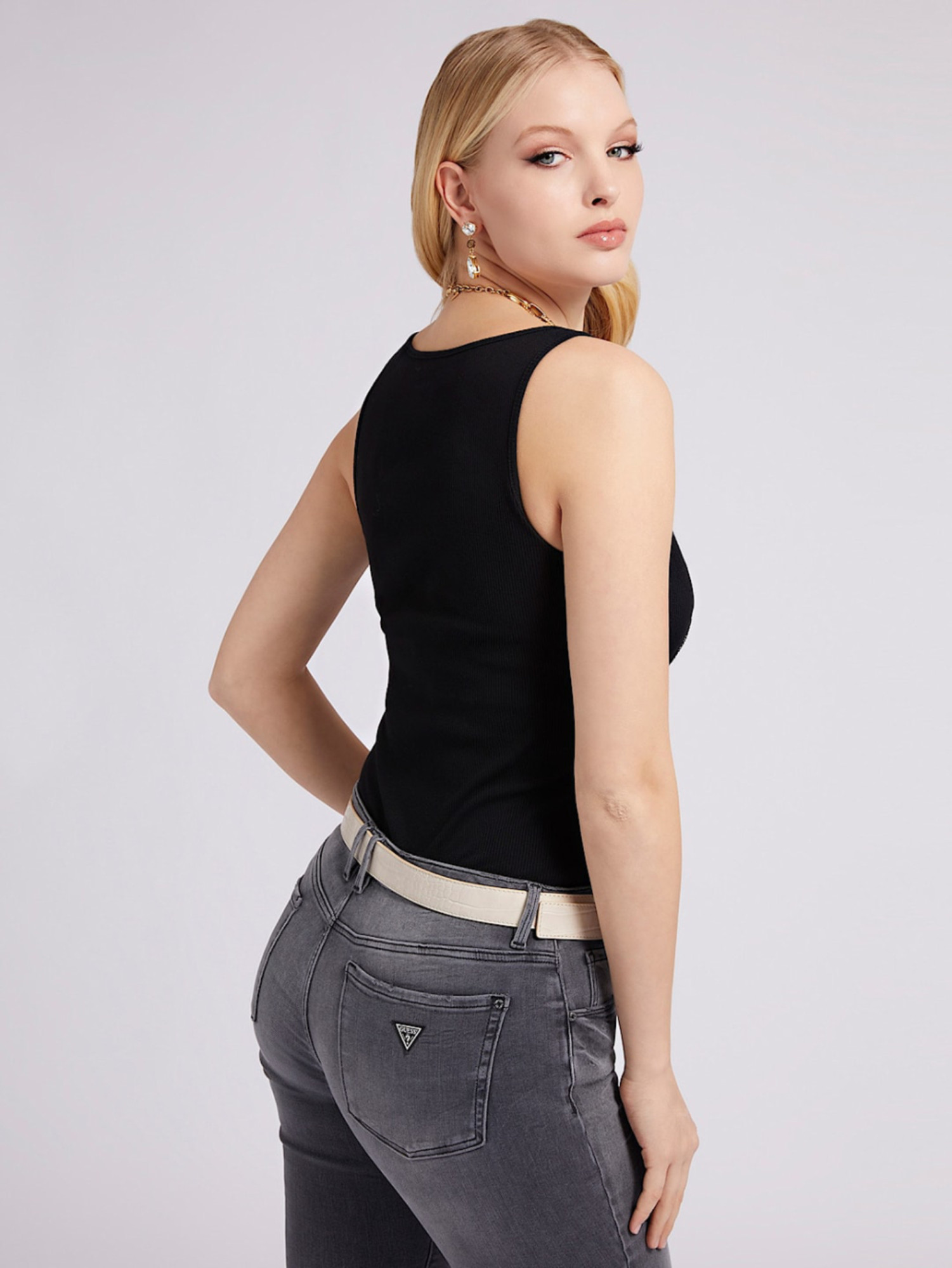 detail Guess dámský černý top