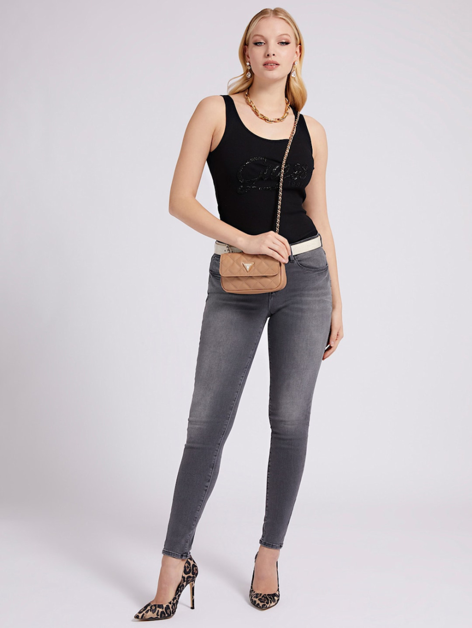 detail Guess dámský černý top