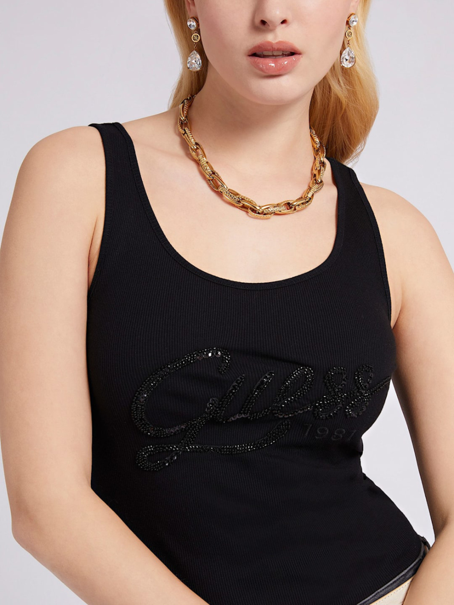 detail Guess dámský černý top