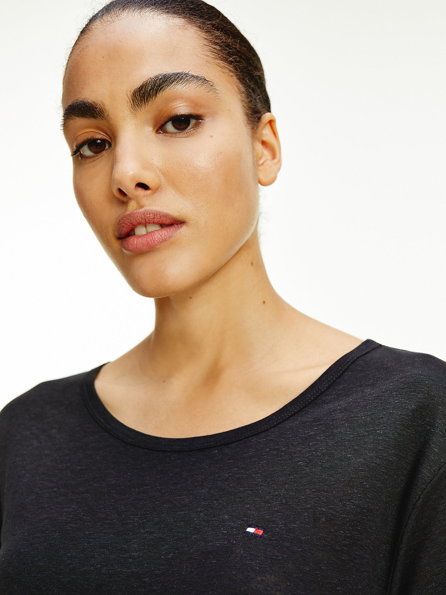 detail Tommy Hilfiger dámské černé tričko