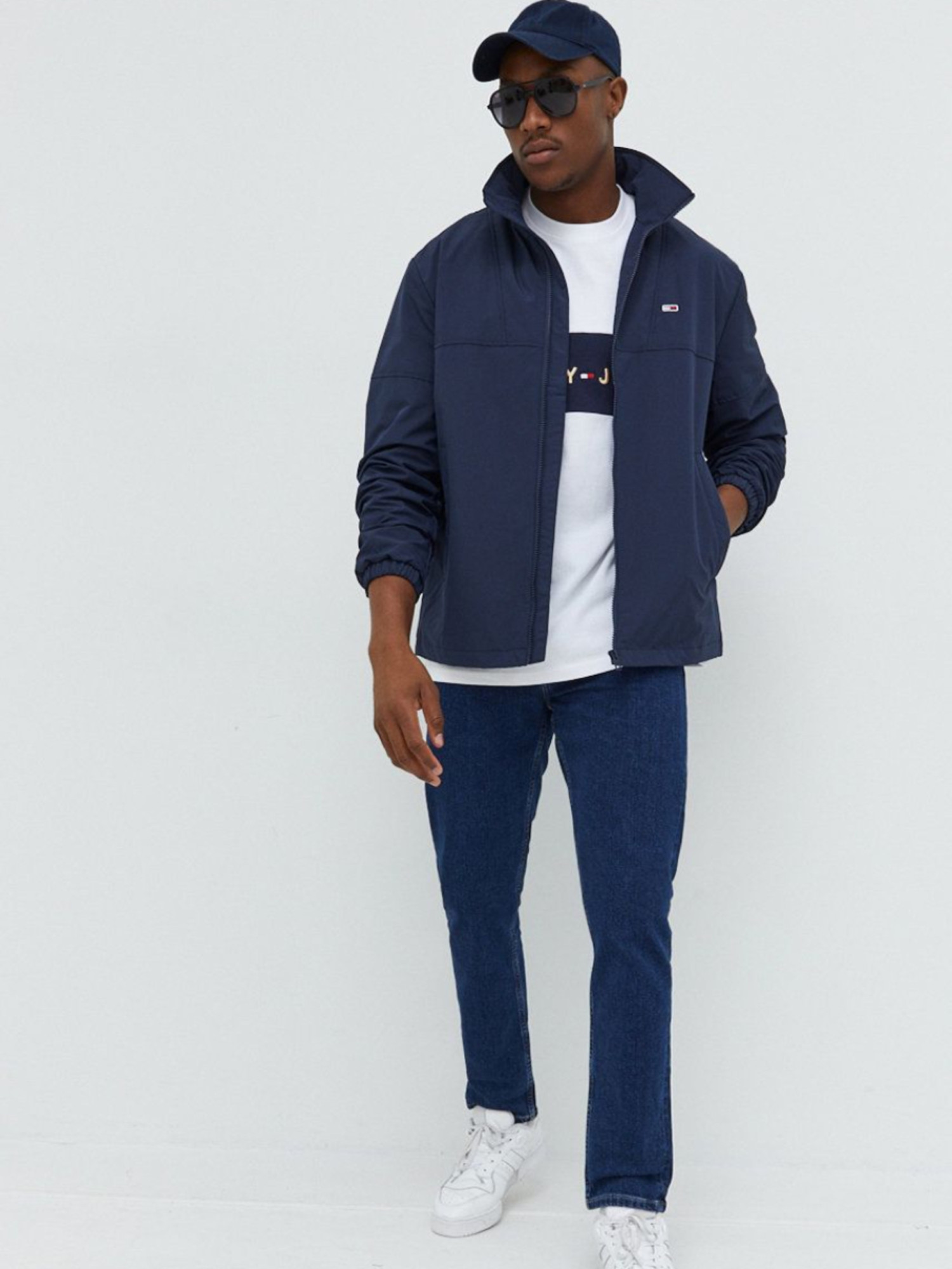 detail Tommy Jeans pánské modré džíny DAD JEAN