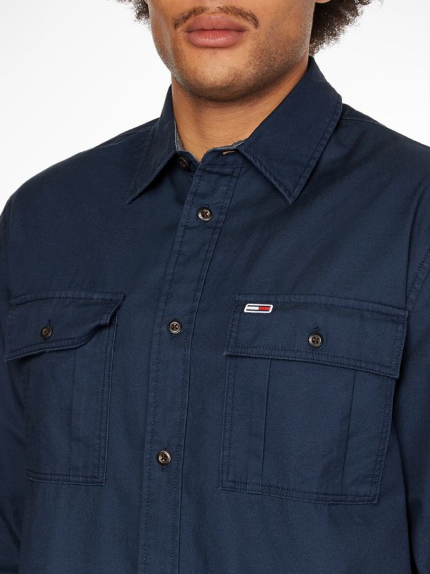 detail Tommy Jeans pánská tmavěmodrá košile