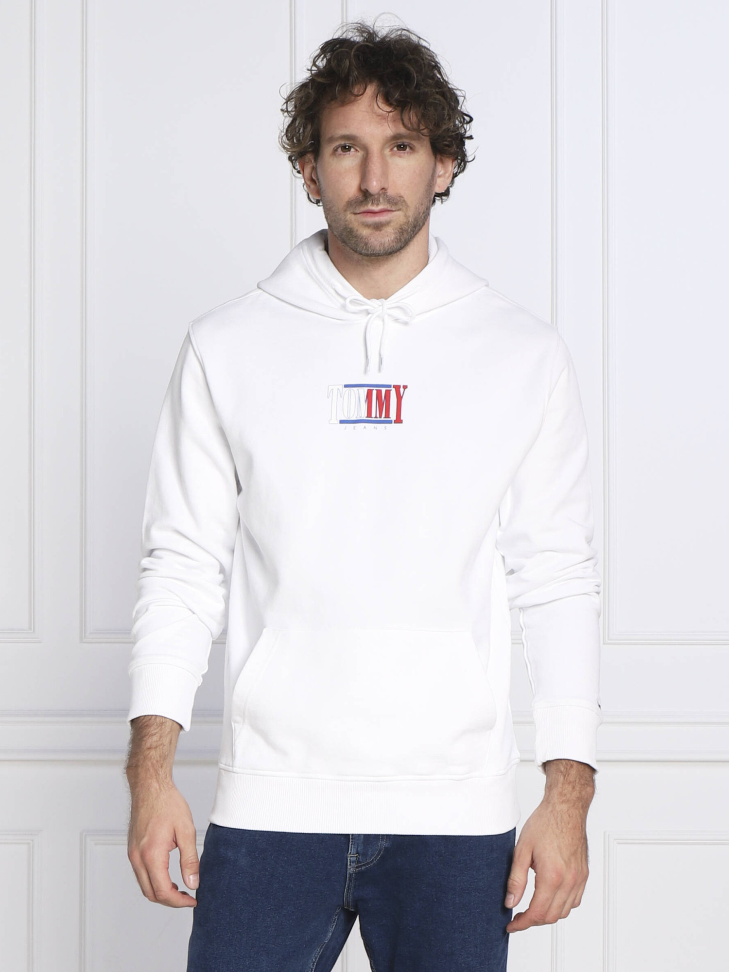 detail Tommy Jeans pánská bílá mikina